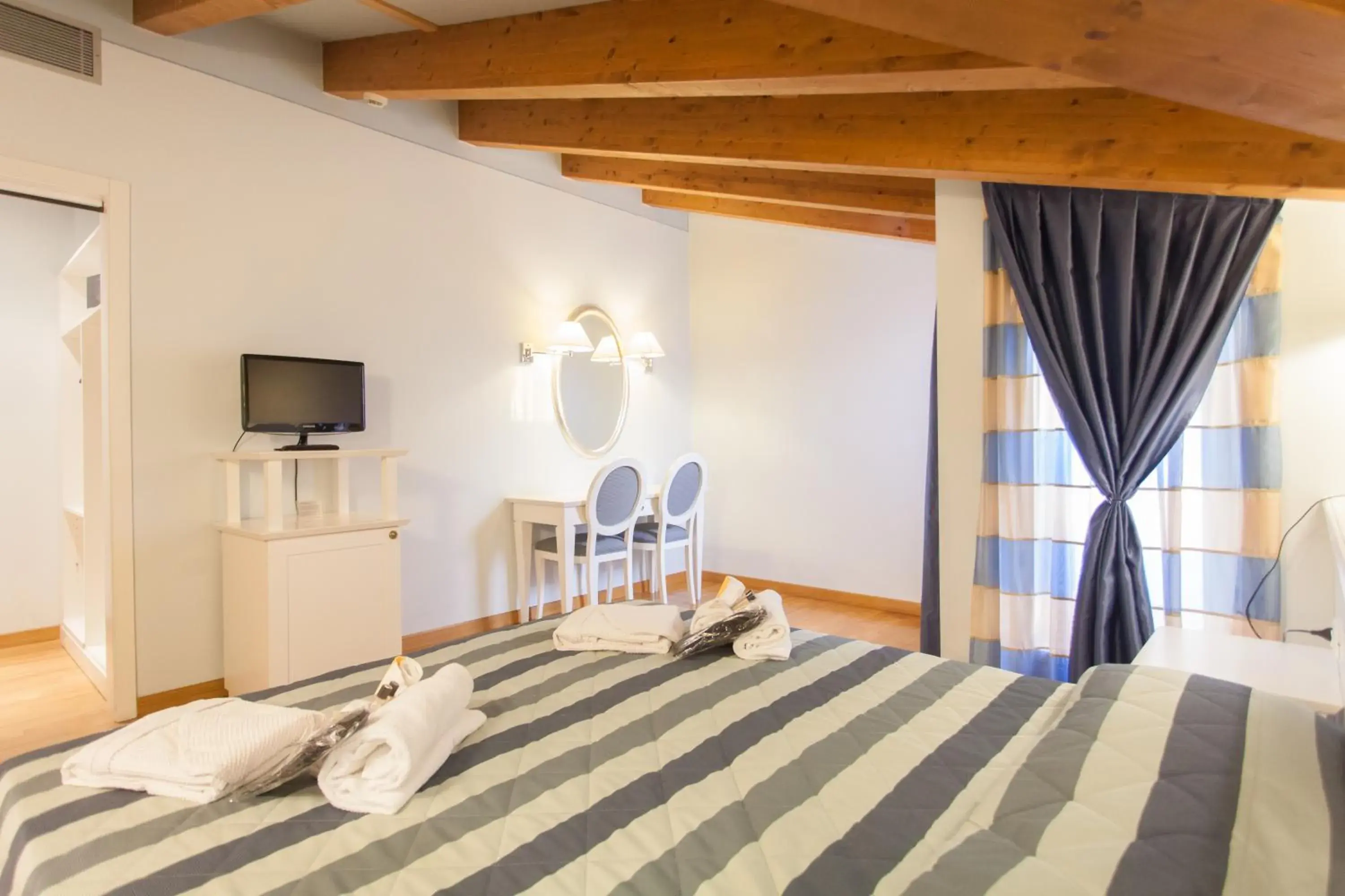 Classic Double or Twin Room in Casa Romagnosi Classic Double or Twin Room in Casa Romagnosi