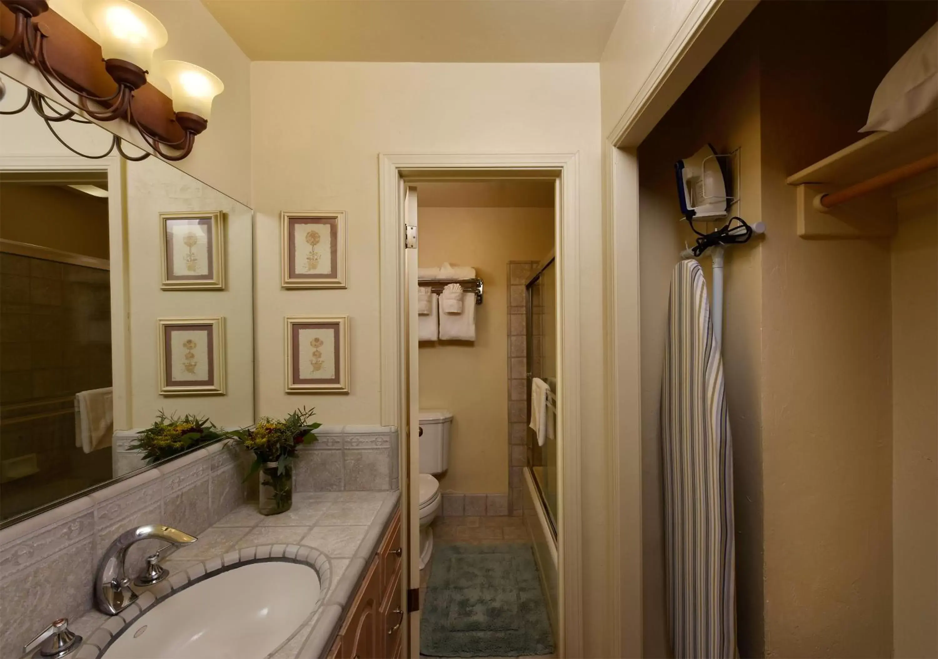 Economy Queen Room in Horizon Inn & Ocean View Lodge Economy Queen Room in Horizon Inn & Ocean View Lodge