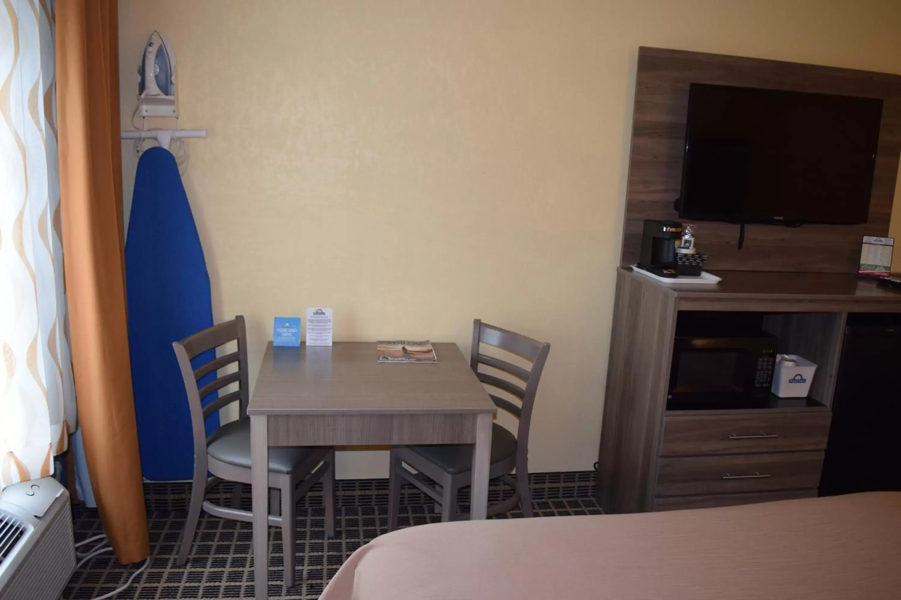 Queen Room with Two Queen Beds - Non-Smoking in Days Inn by Wyndham Cadillac Queen Room with Two Queen Beds - Non-Smoking in Days Inn by Wyndham Cadillac