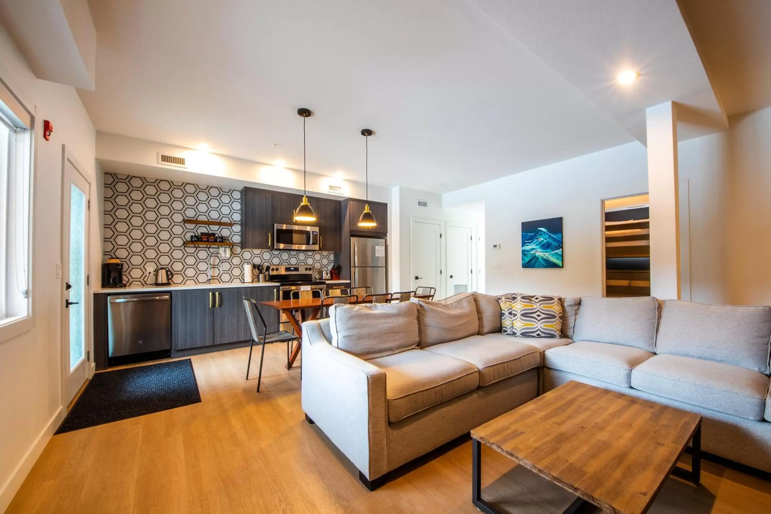 Three Bedroom Bunk bed Apartment in Basecamp Resorts Revelstoke Three Bedroom Bunk bed Apartment in Basecamp Resorts Revelstoke