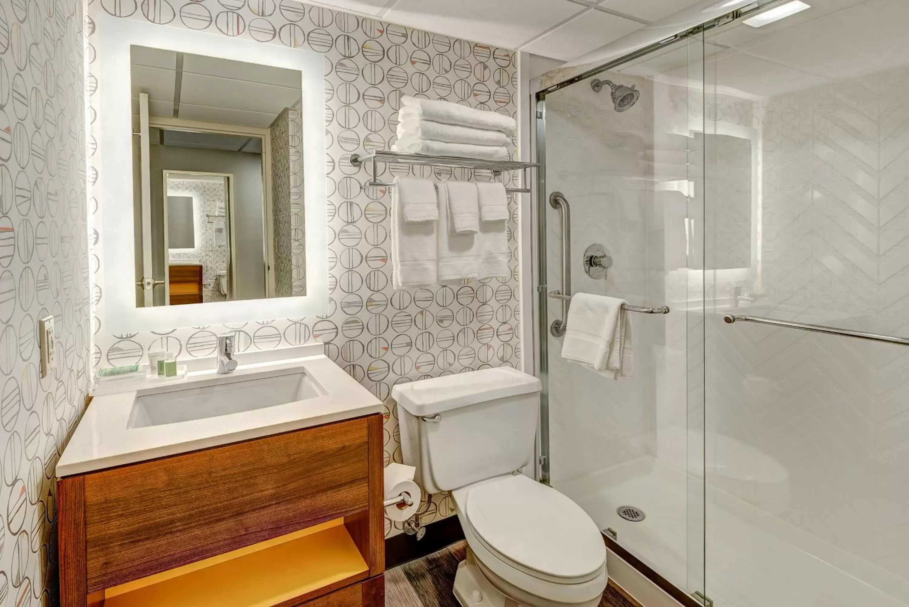 King Suite in Holiday Inn East Windsor by IHG King Suite in Holiday Inn East Windsor by IHG