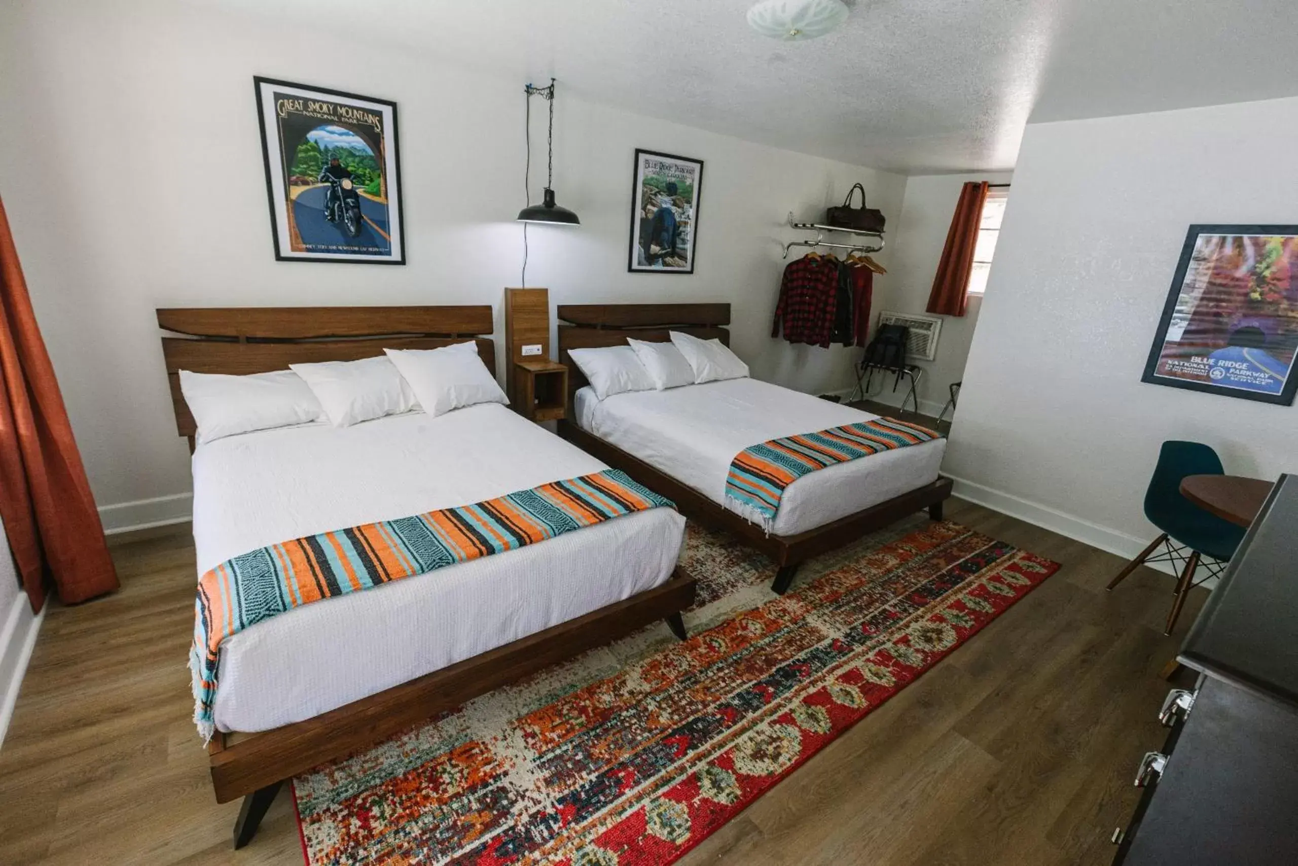 Deluxe Queen Room with Two Queen Beds in Route 19 Inn Deluxe Queen Room with Two Queen Beds in Route 19 Inn