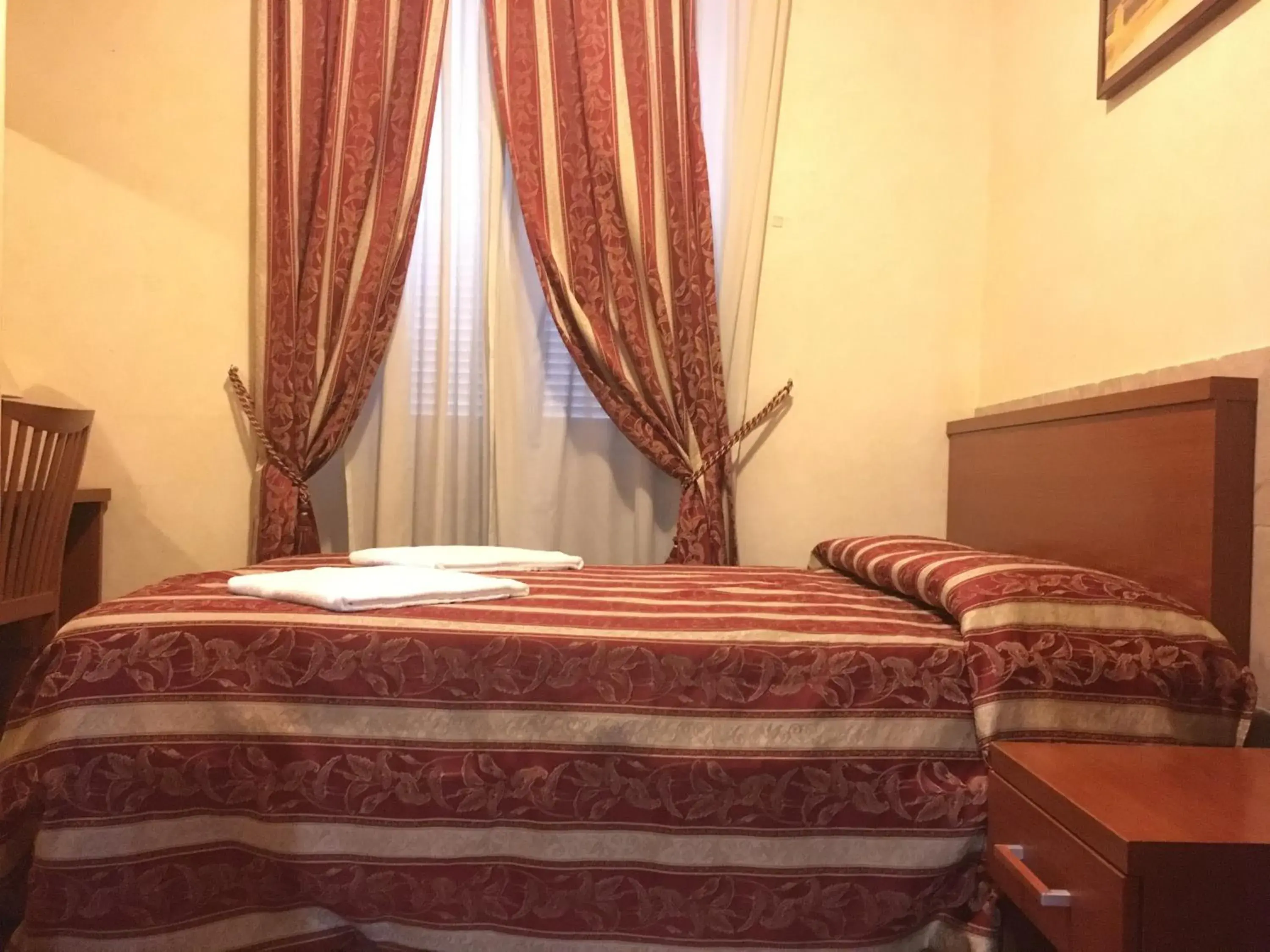 Single Room with Private Bathroom in Toffa Place In Rome Single Room with Private Bathroom in Toffa Place In Rome