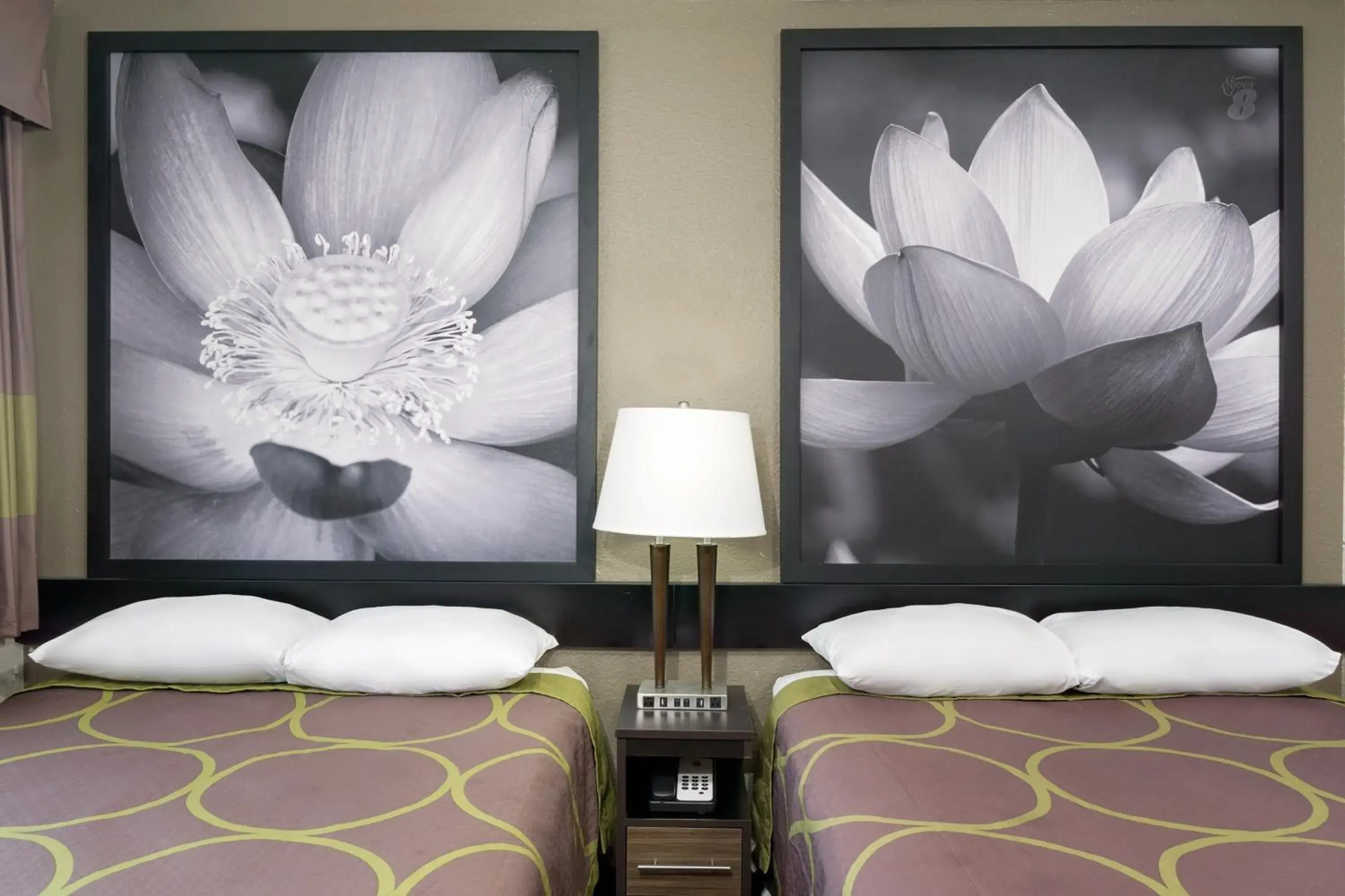 Double Room with Two Double Beds - Non-Smoking in Super 8 by Wyndham Florence Double Room with Two Double Beds - Non-Smoking in Super 8 by Wyndham Florence