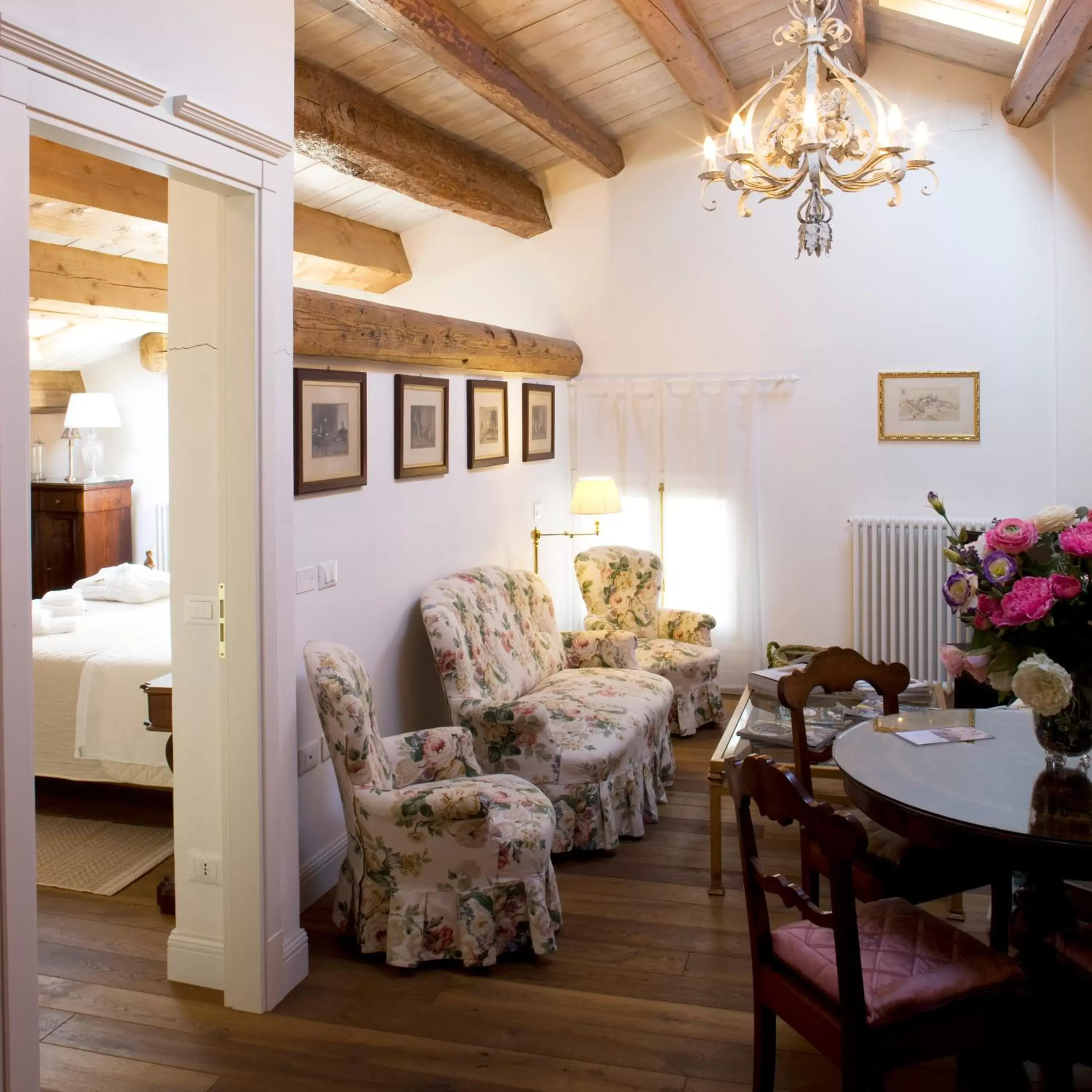 Suite in M Club De Luxe B&B Suite in M Club De Luxe B&B