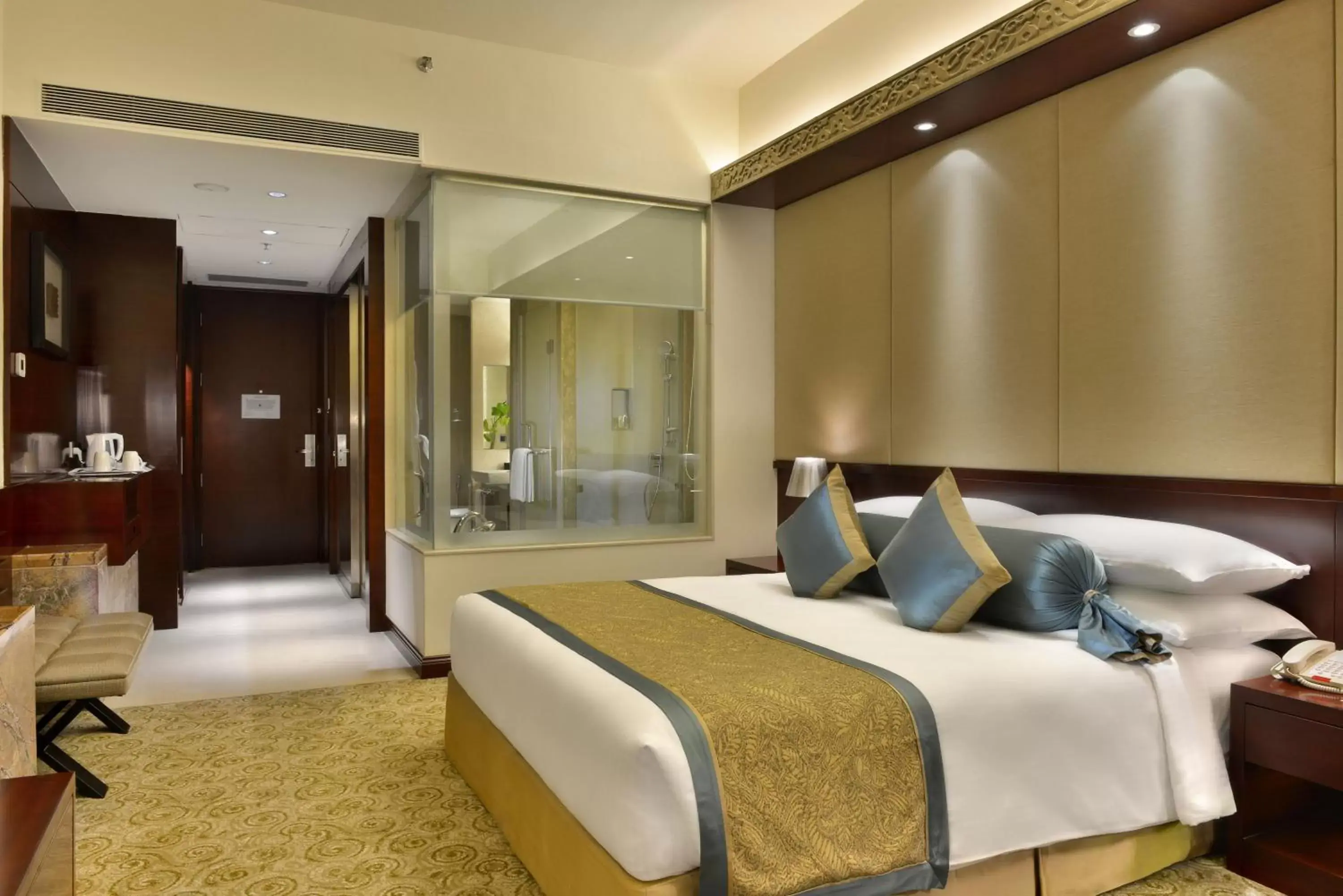 Standard Twin Room - Club Floor in Crowne Plaza Ahmedabad City Centre by IHG Standard Twin Room - Club Floor in Crowne Plaza Ahmedabad City Centre by IHG