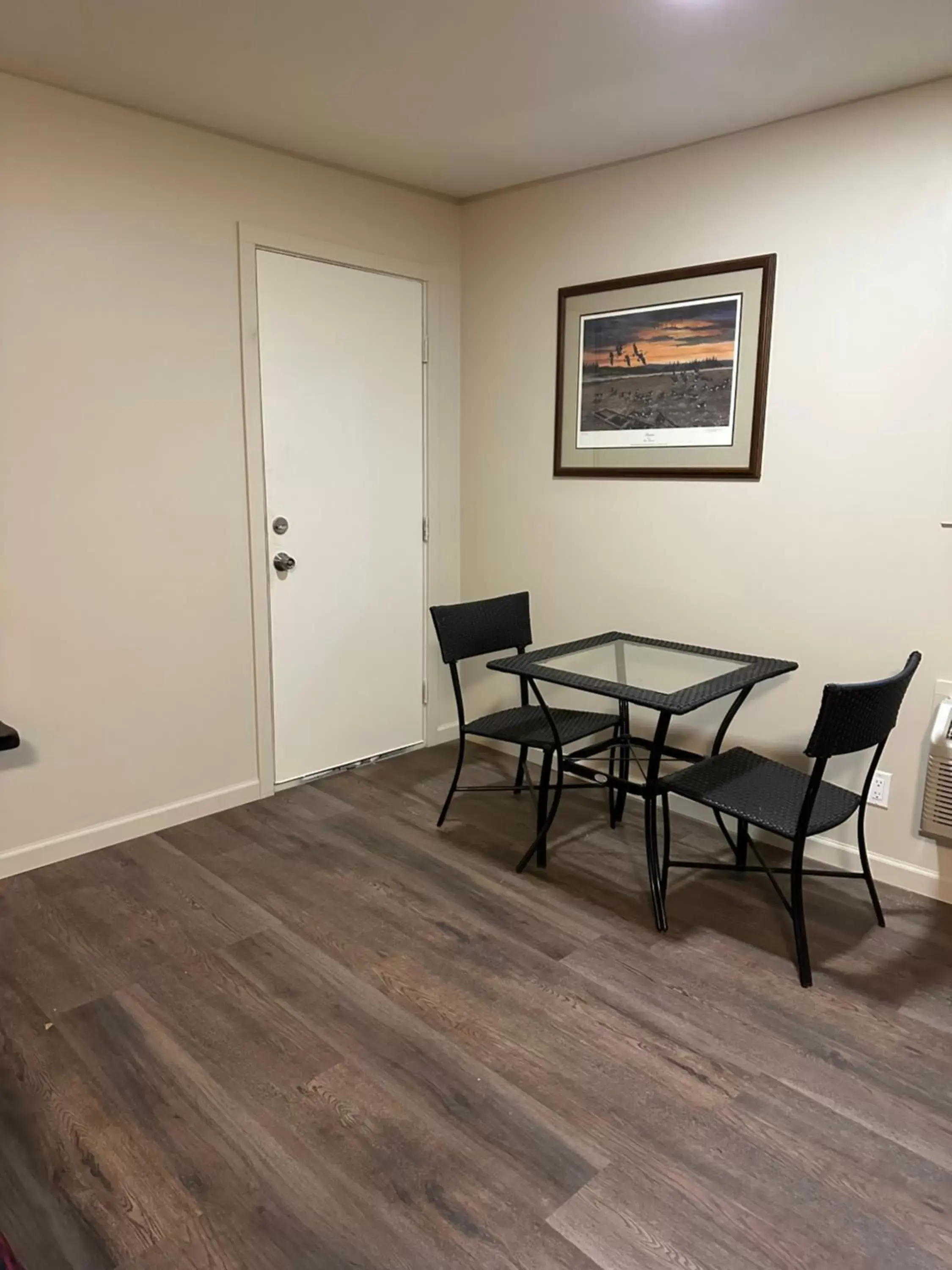 King Room with Balcony - single occupancy in Crater Lake Gateway - Hwy 140 King Room with Balcony - single occupancy in Crater Lake Gateway - Hwy 140