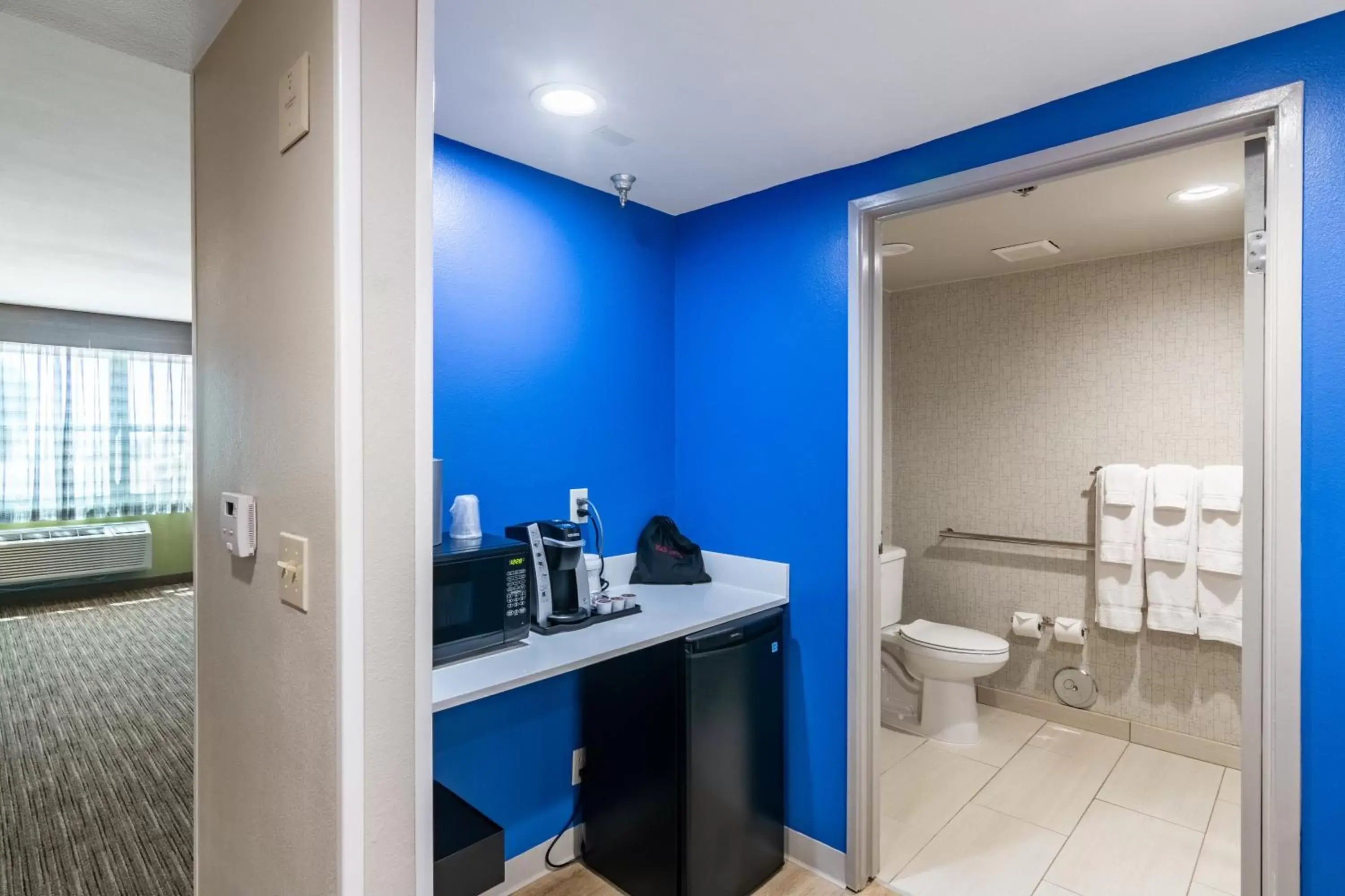 Twin Room - Mobility Access with Bath Tub in Holiday Inn Express & Suites Camarillo by IHG Twin Room - Mobility Access with Bath Tub in Holiday Inn Express & Suites Camarillo by IHG
