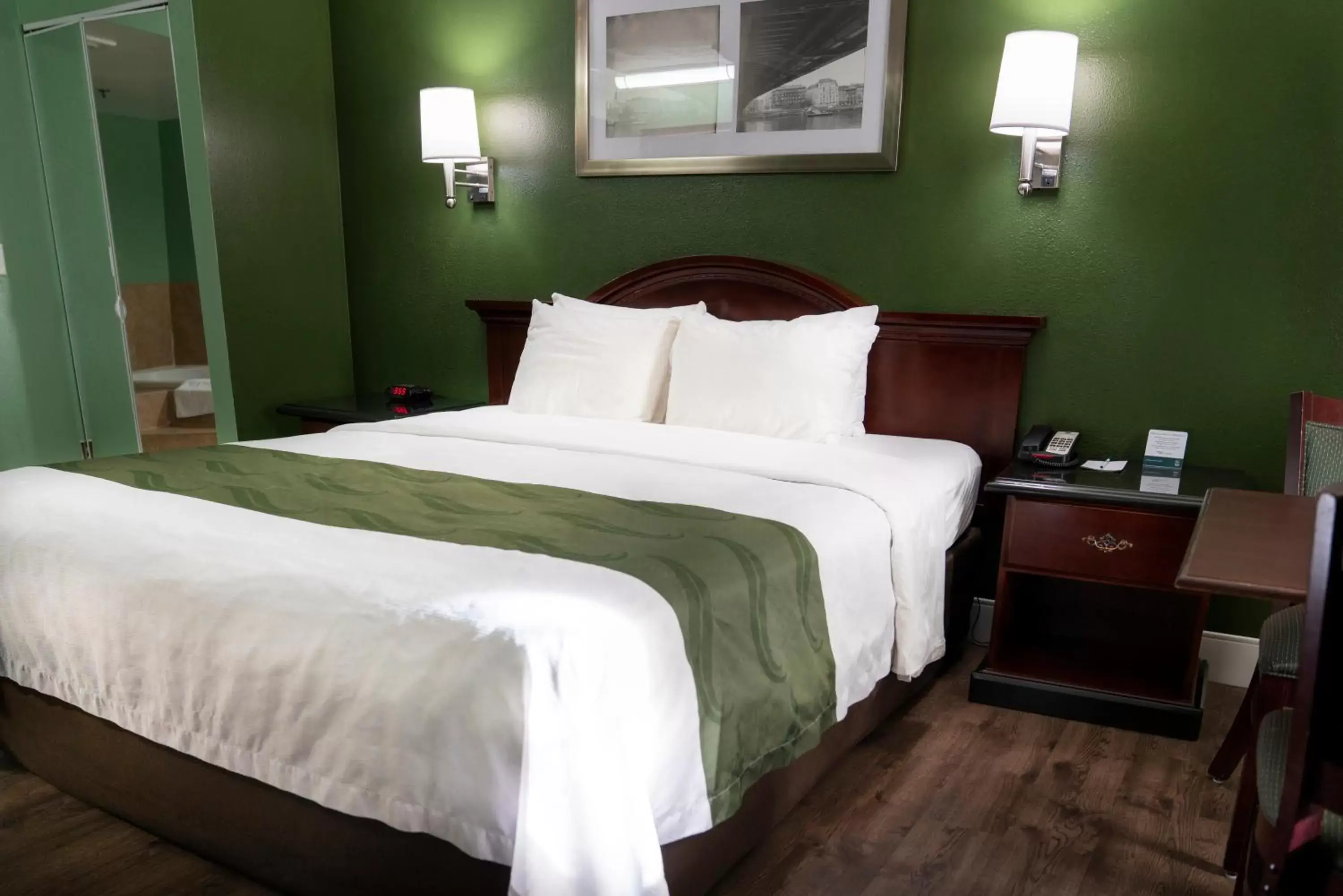 Accessible Room, 1 King Bed, Roll-In Shower, Non Smoking in Quality Inn Hemet - San Jacinto Accessible Room, 1 King Bed, Roll-In Shower, Non Smoking in Quality Inn Hemet - San Jacinto