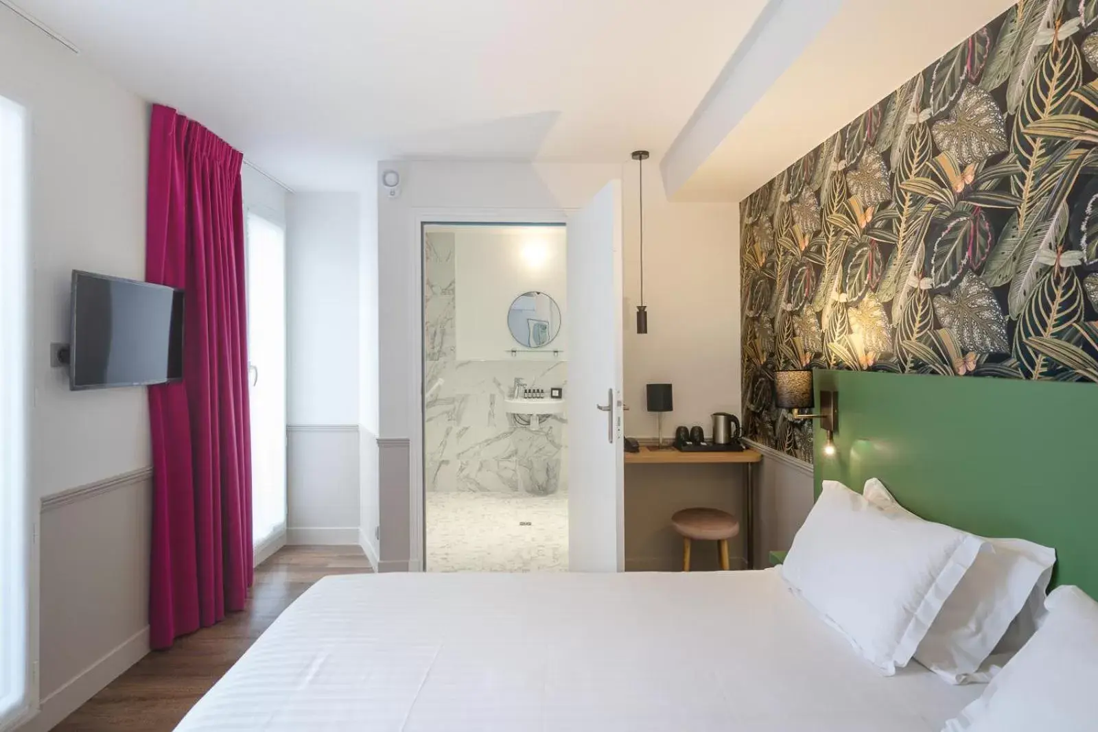 Deluxe Double or Twin Room with Balcony disability access in Hôtel 31 - Paris Tour Eiffel Deluxe Double or Twin Room with Balcony disability access in Hôtel 31 - Paris Tour Eiffel