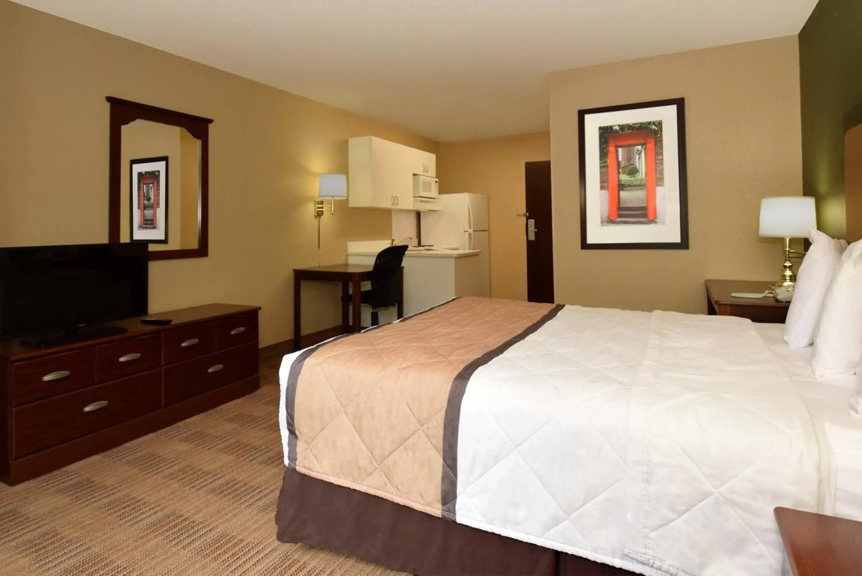 Queen studio with 1 Queen Bed - Disability Access/Non-Smoking in Extended Stay America Suites - Des Moines - Urbandale Queen studio with 1 Queen Bed - Disability Access/Non-Smoking in Extended Stay America Suites - Des Moines - Urbandale