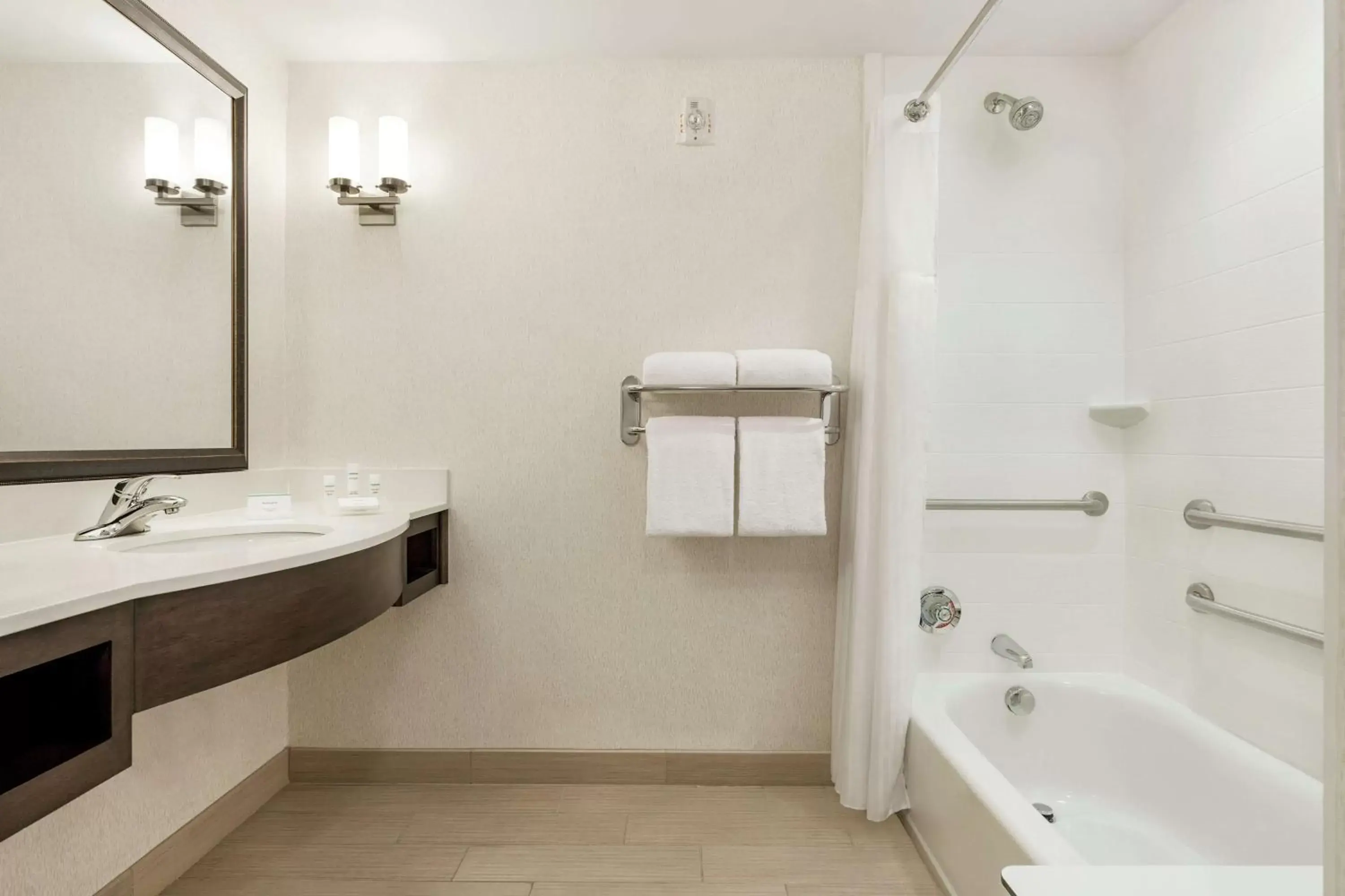 King Room - Mobility and Hearing Accessible in Hilton Garden Inn Wallingford/Meriden King Room - Mobility and Hearing Accessible in Hilton Garden Inn Wallingford/Meriden
