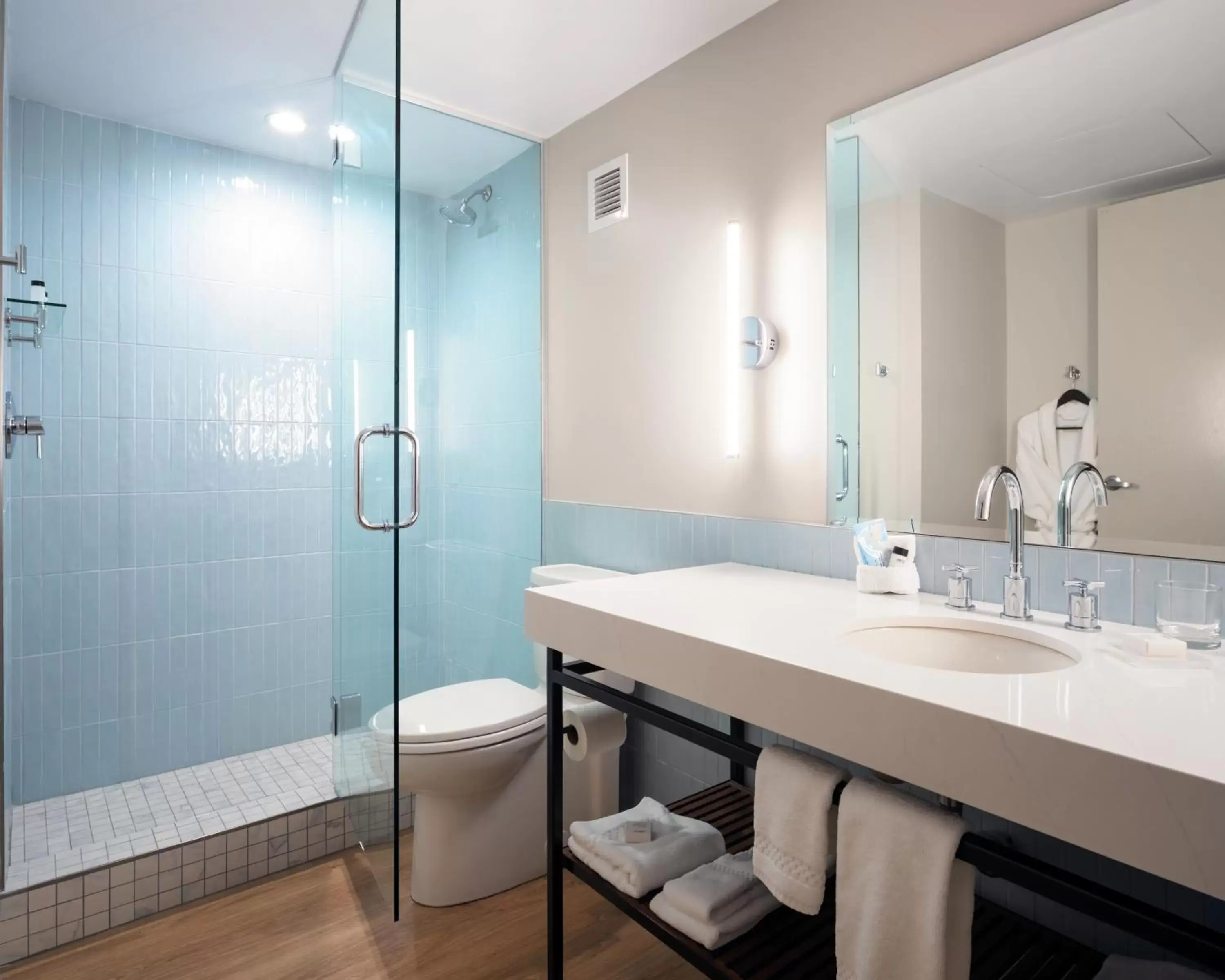 Deluxe King Room in Delamar Traverse City Deluxe King Room in Delamar Traverse City