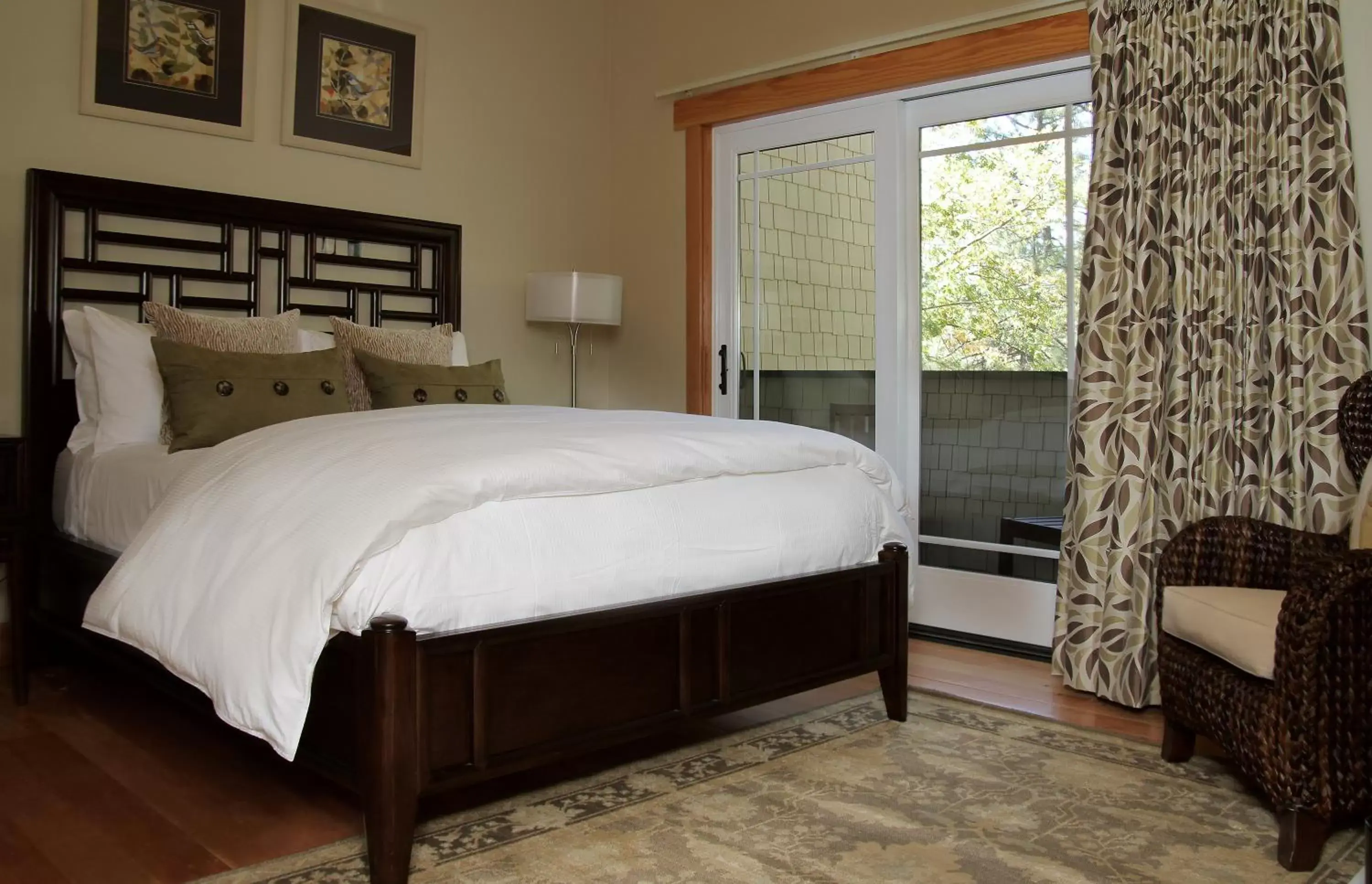 King Room with Balcony in The Grand Idyllwild Lodge King Room with Balcony in The Grand Idyllwild Lodge