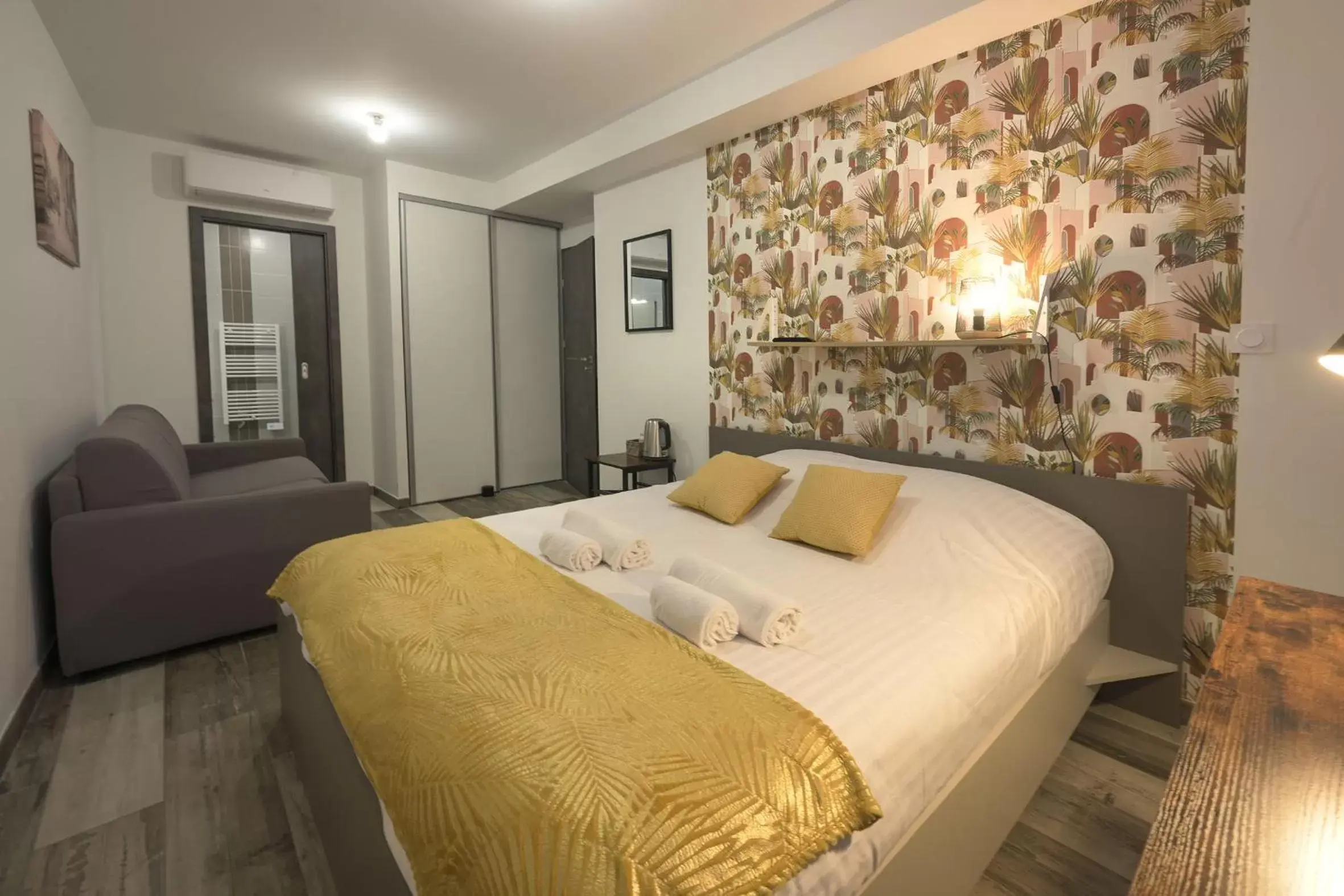 Double Room - single occupancy in Hotel De La Croisée Double Room - single occupancy in Hotel De La Croisée