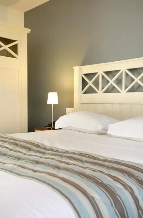 Superior Triple Room in Logis Hotel, restaurant et spa Le Relais De Broceliande Superior Triple Room in Logis Hotel, restaurant et spa Le Relais De Broceliande