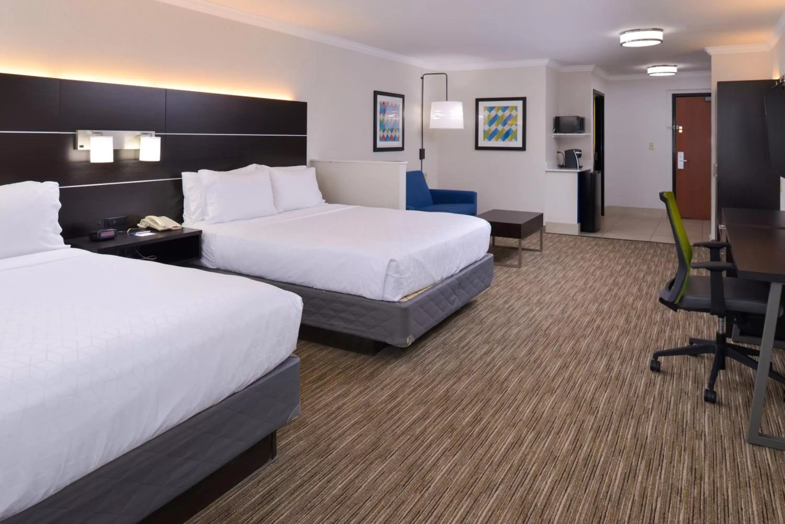 Standard Queen Room with Two Queen Beds and Mobility Accessible Tub in Holiday Inn Express & Suites Austin NW - Lakeline by IHG Standard Queen Room with Two Queen Beds and Mobility Accessible Tub in Holiday Inn Express & Suites Austin NW - Lakeline by IHG