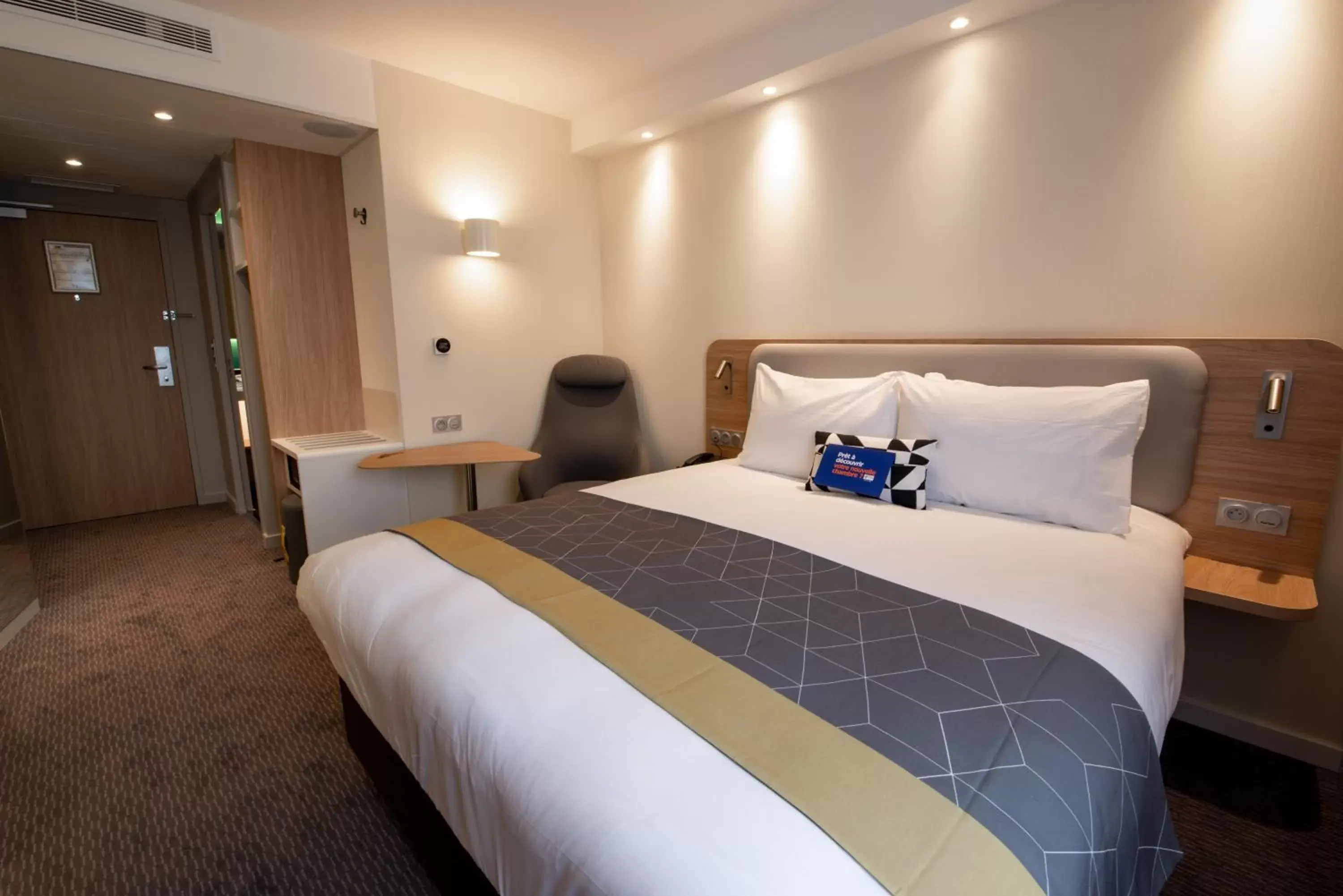 Double Room in Holiday Inn Express - Arcachon - La Teste, an IHG Hotel Double Room in Holiday Inn Express - Arcachon - La Teste, an IHG Hotel