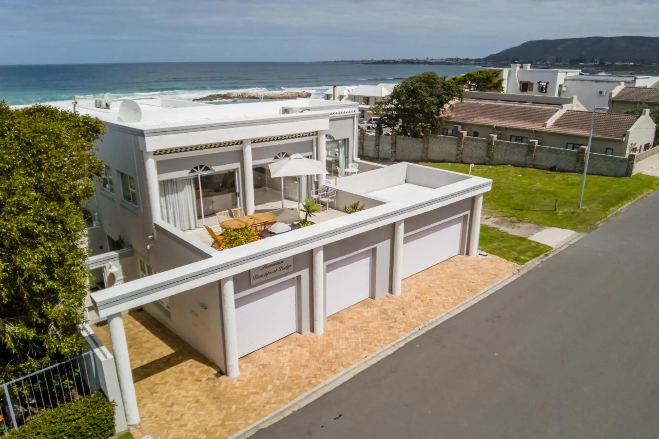 Hermanus Beachfront Lodge - Solar Power Hermanus Beachfront Lodge - Solar Power