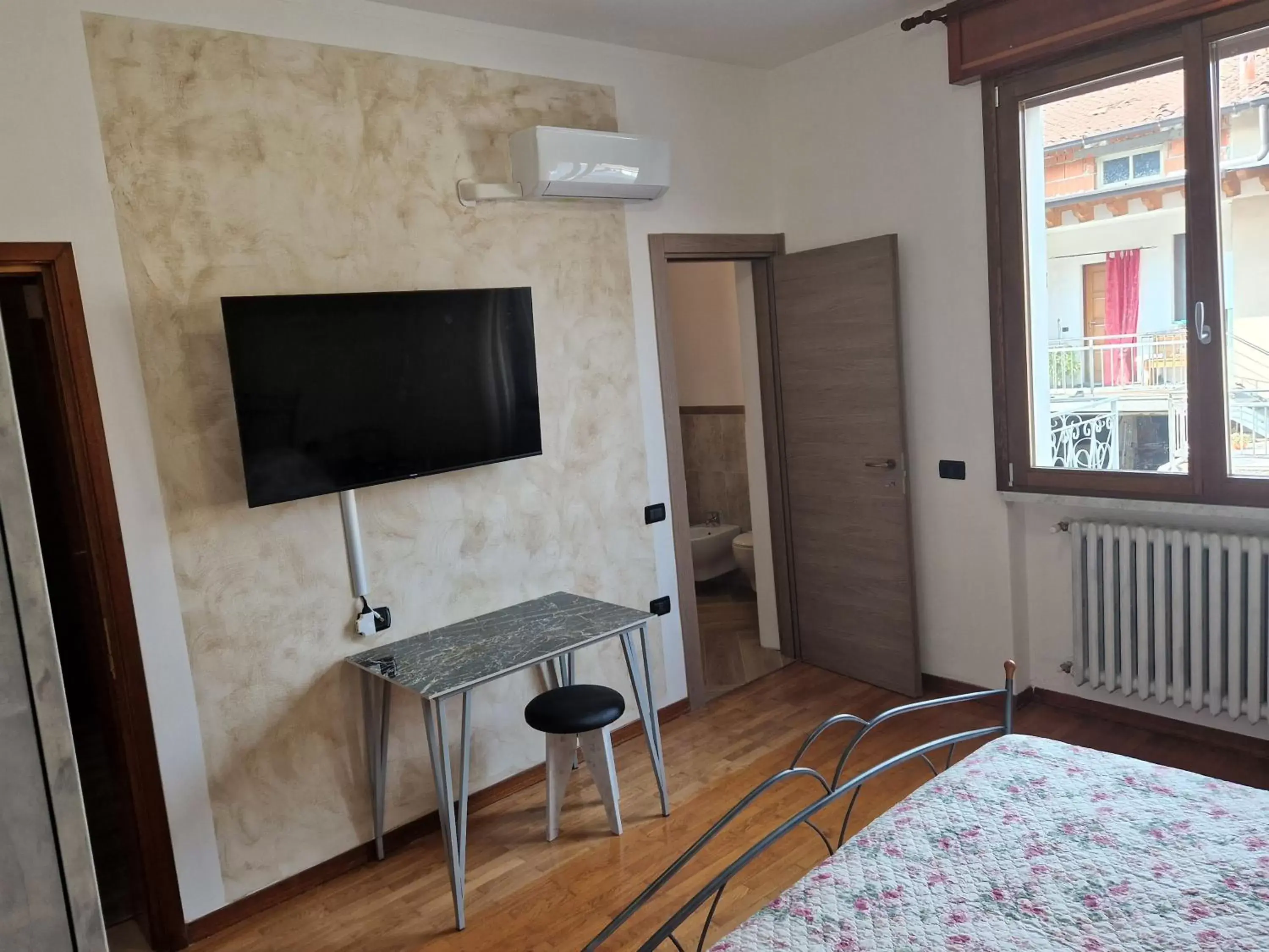 Large Double Room in Le Rustiche Foresteria Large Double Room in Le Rustiche Foresteria