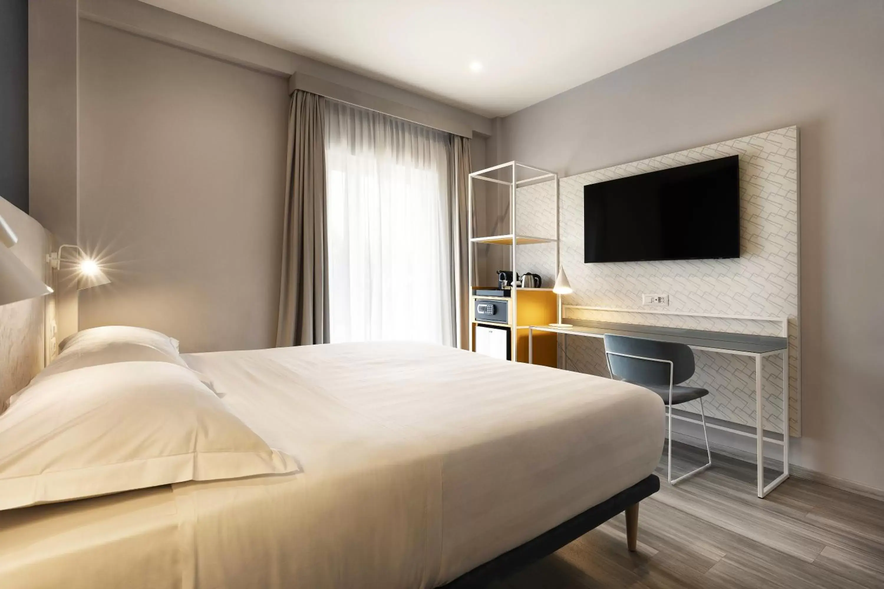 Standard Double or Twin Room with Balcony in Adesso Hotel Standard Double or Twin Room with Balcony in Adesso Hotel