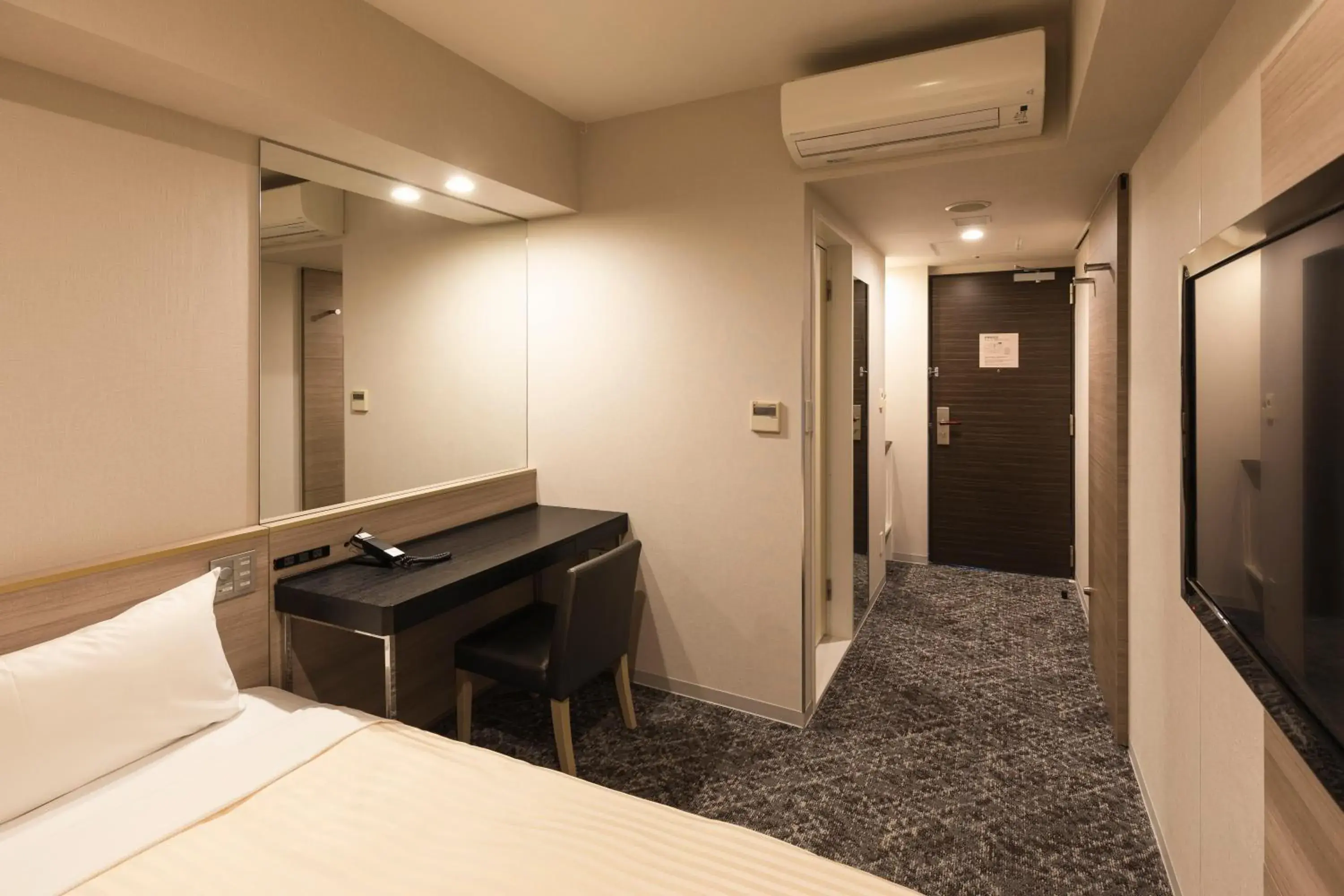 Superior Double Room - single occupancy - Smoking in Sotetsu Fresa Inn Shimbashi Hibiyaguchi Superior Double Room - single occupancy - Smoking in Sotetsu Fresa Inn Shimbashi Hibiyaguchi