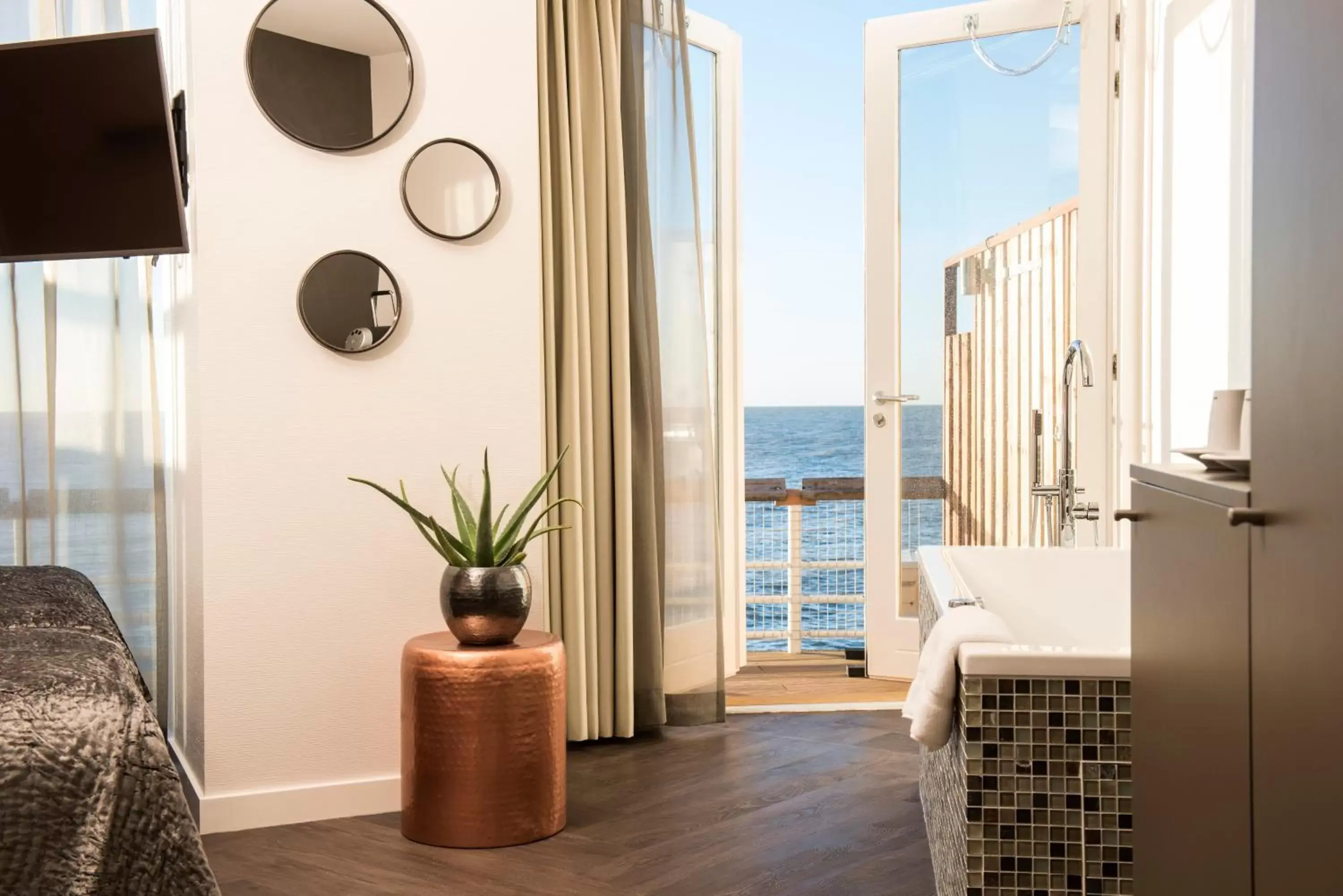 Suite with Sea View with Balcony in De Pier Suites Suite with Sea View with Balcony in De Pier Suites