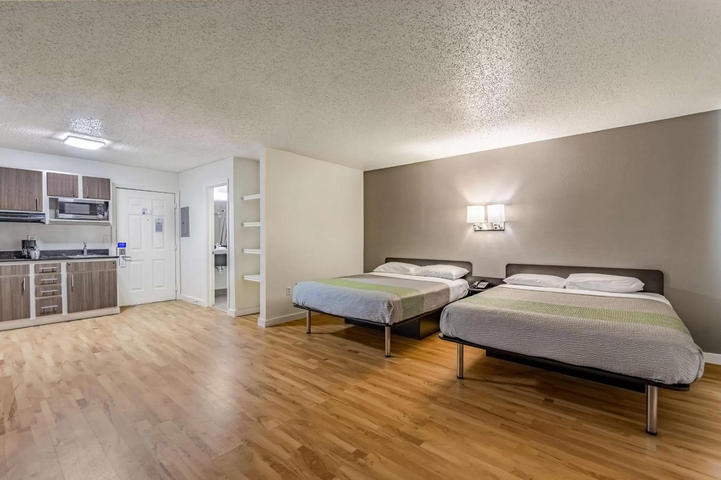 Deluxe Queen Suite - single occupancy - Non-Smoking in Studio 6-Dallas, TX Deluxe Queen Suite - single occupancy - Non-Smoking in Studio 6-Dallas, TX