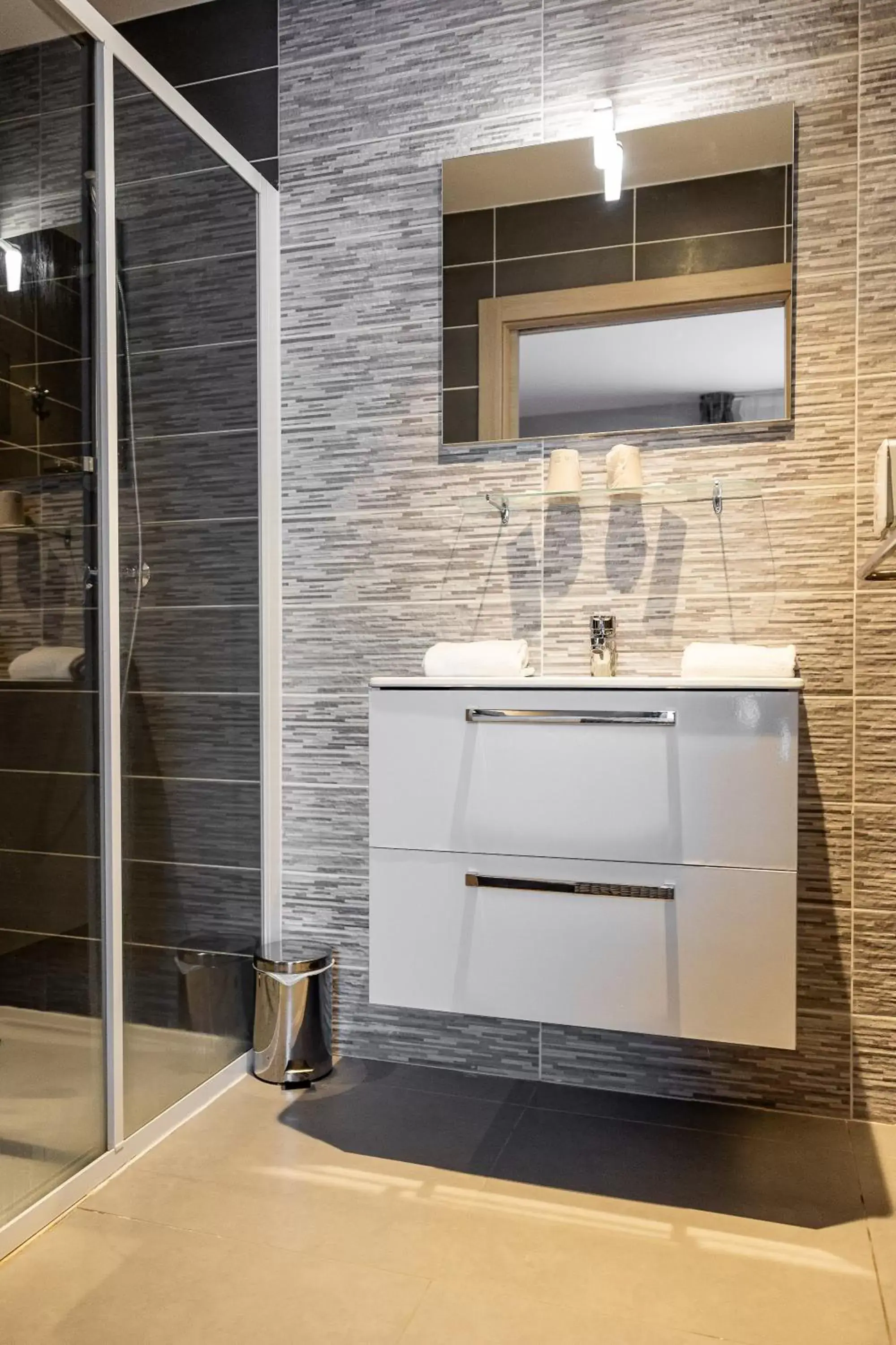 Comfort Street Side Room - single occupancy in Hôtel Le Bastia Comfort Street Side Room - single occupancy in Hôtel Le Bastia