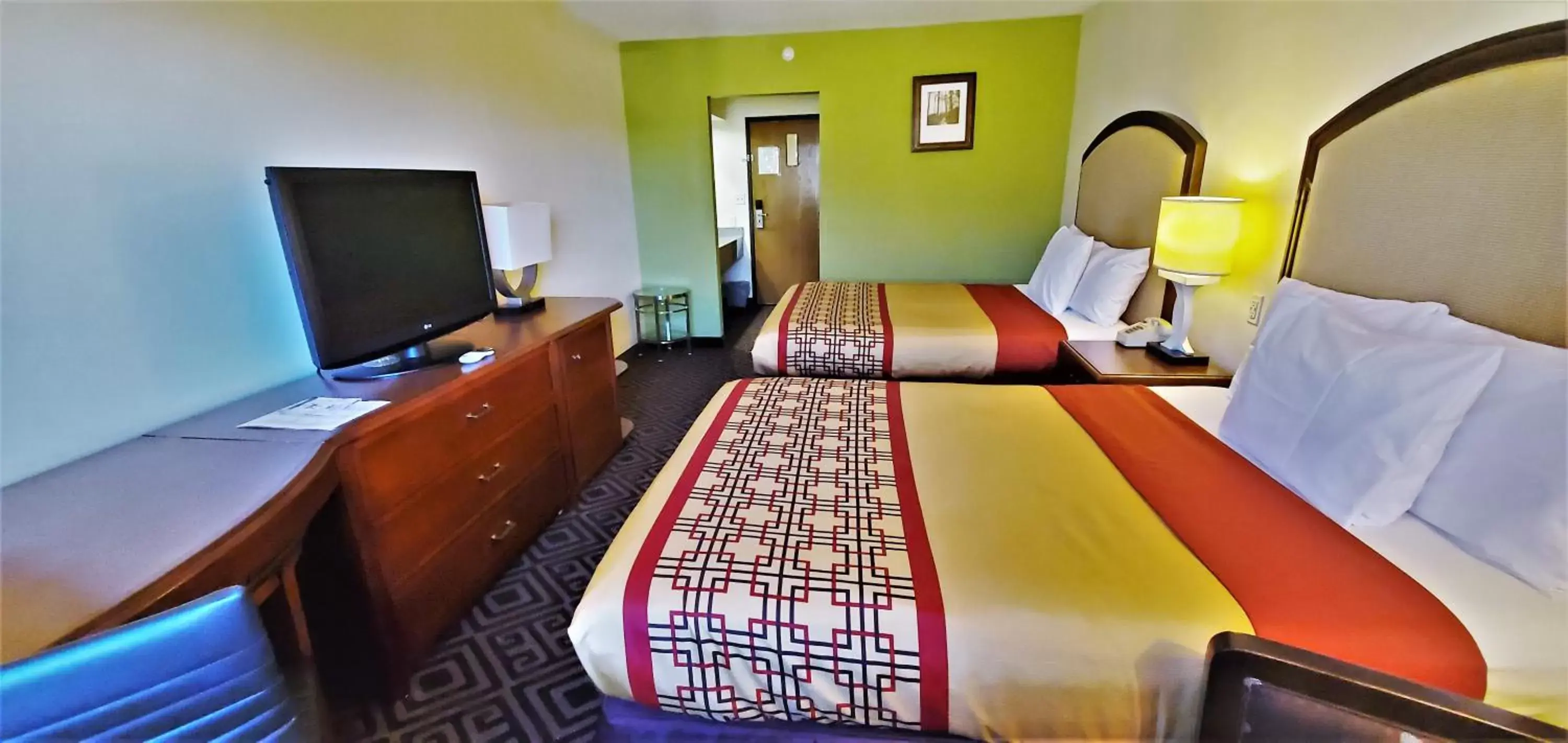 Queen Room with Two Queen Beds - Non-Smoking in Travel Inn and Suites- Sikeston Miner I-55 exit-67 Queen Room with Two Queen Beds - Non-Smoking in Travel Inn and Suites- Sikeston Miner I-55 exit-67