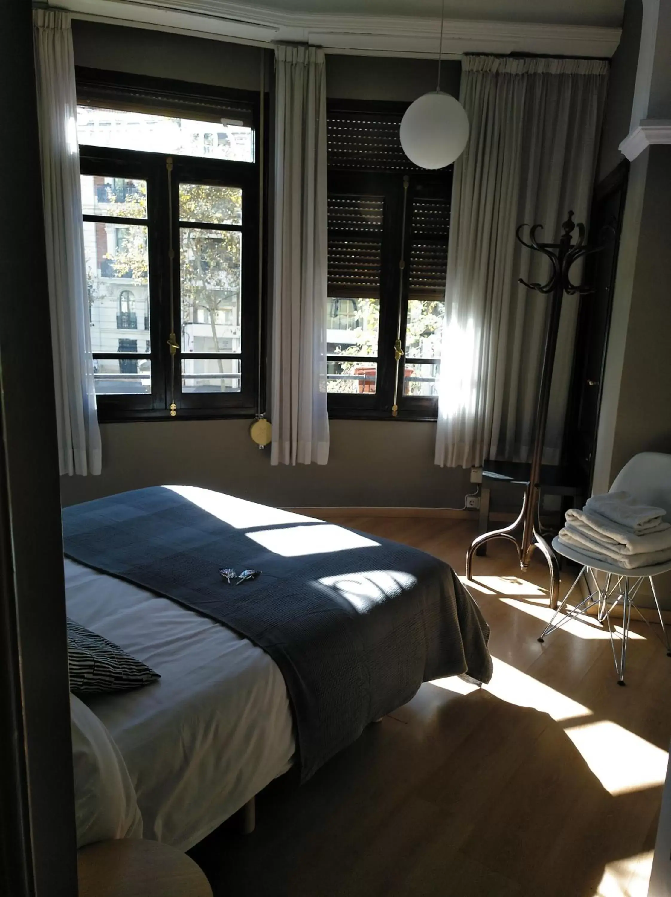 Queen Room with Shared Bathroom in 7 Moons B&B Queen Room with Shared Bathroom in 7 Moons B&B