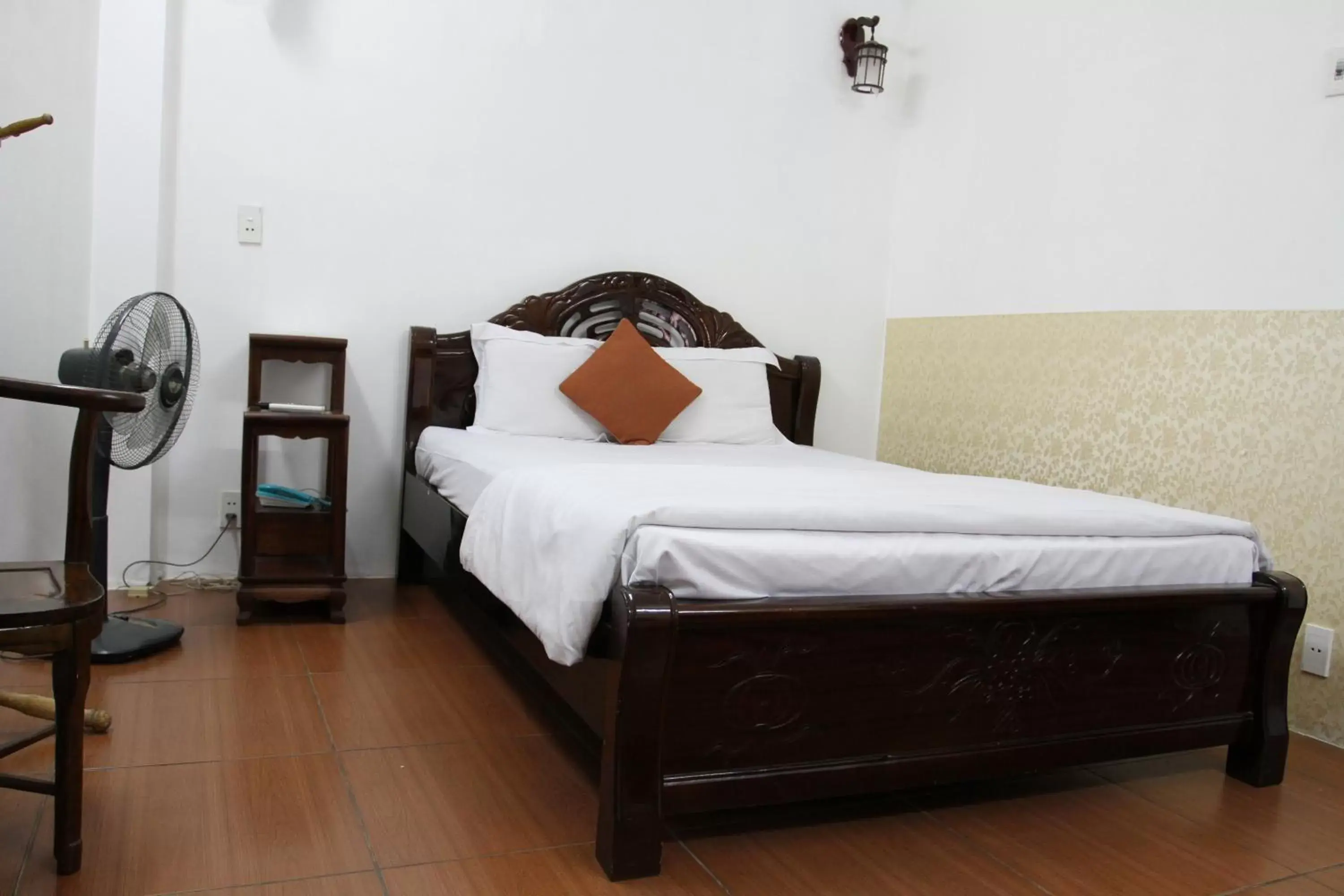 Budget Double Room in Hoang Cuong Hotel Budget Double Room in Hoang Cuong Hotel