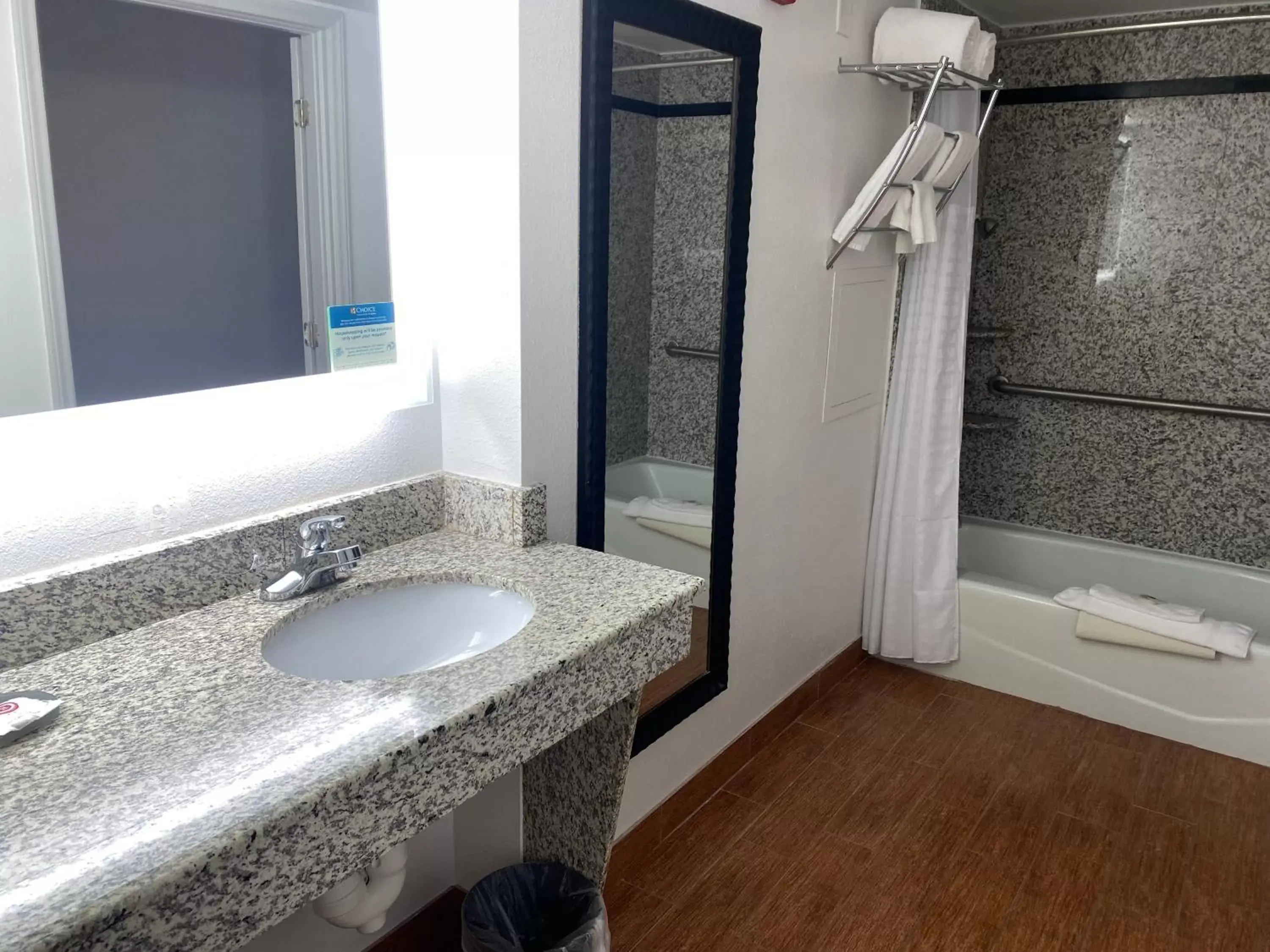 Queen Room - Accessible/Non Smoking in Comfort Inn Conover-Hickory Queen Room - Accessible/Non Smoking in Comfort Inn Conover-Hickory