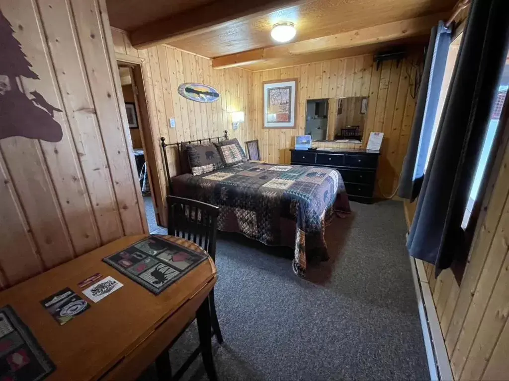 Two-Bedroom Suite in Sportsman Lodge Melrose MT Two-Bedroom Suite in Sportsman Lodge Melrose MT