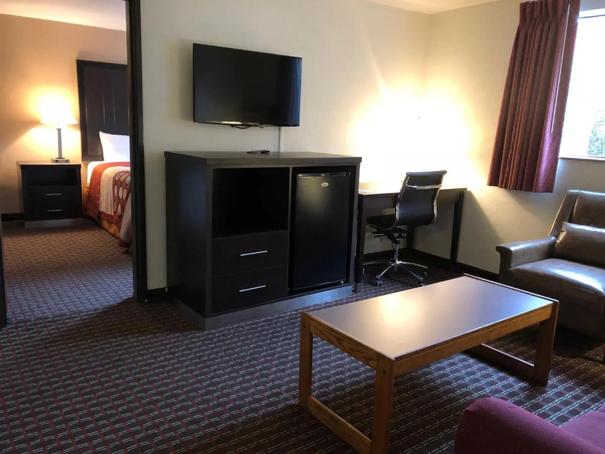 One-Bedroom Queen Suite - Non-Smoking in Super 8 by Wyndham Lacey Olympia Area One-Bedroom Queen Suite - Non-Smoking in Super 8 by Wyndham Lacey Olympia Area