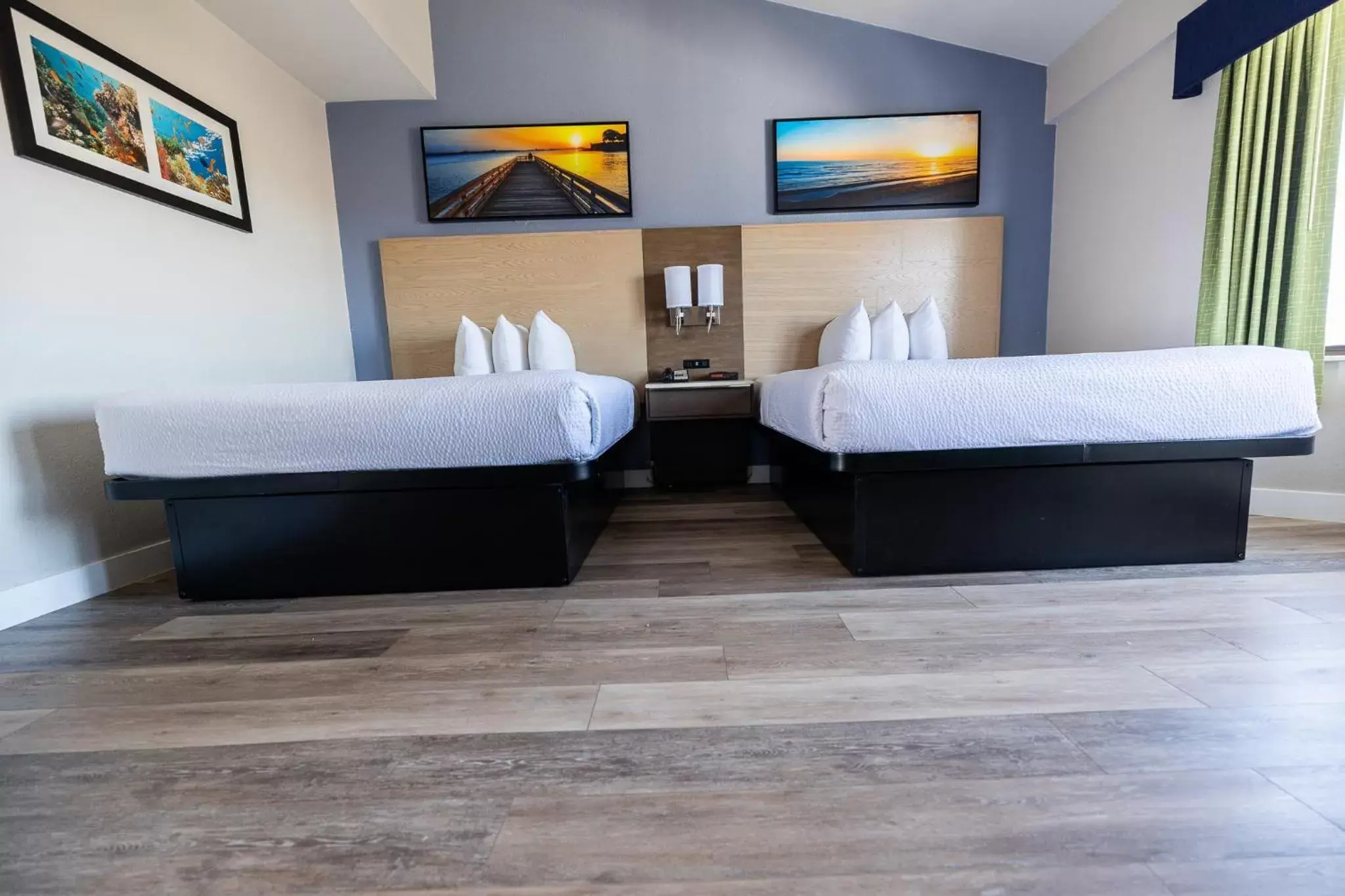 Ocean view Two Queens bedroom Nonsmoking in Days Inn by Wyndham Monterey Downtown Ocean view Two Queens bedroom Nonsmoking in Days Inn by Wyndham Monterey Downtown