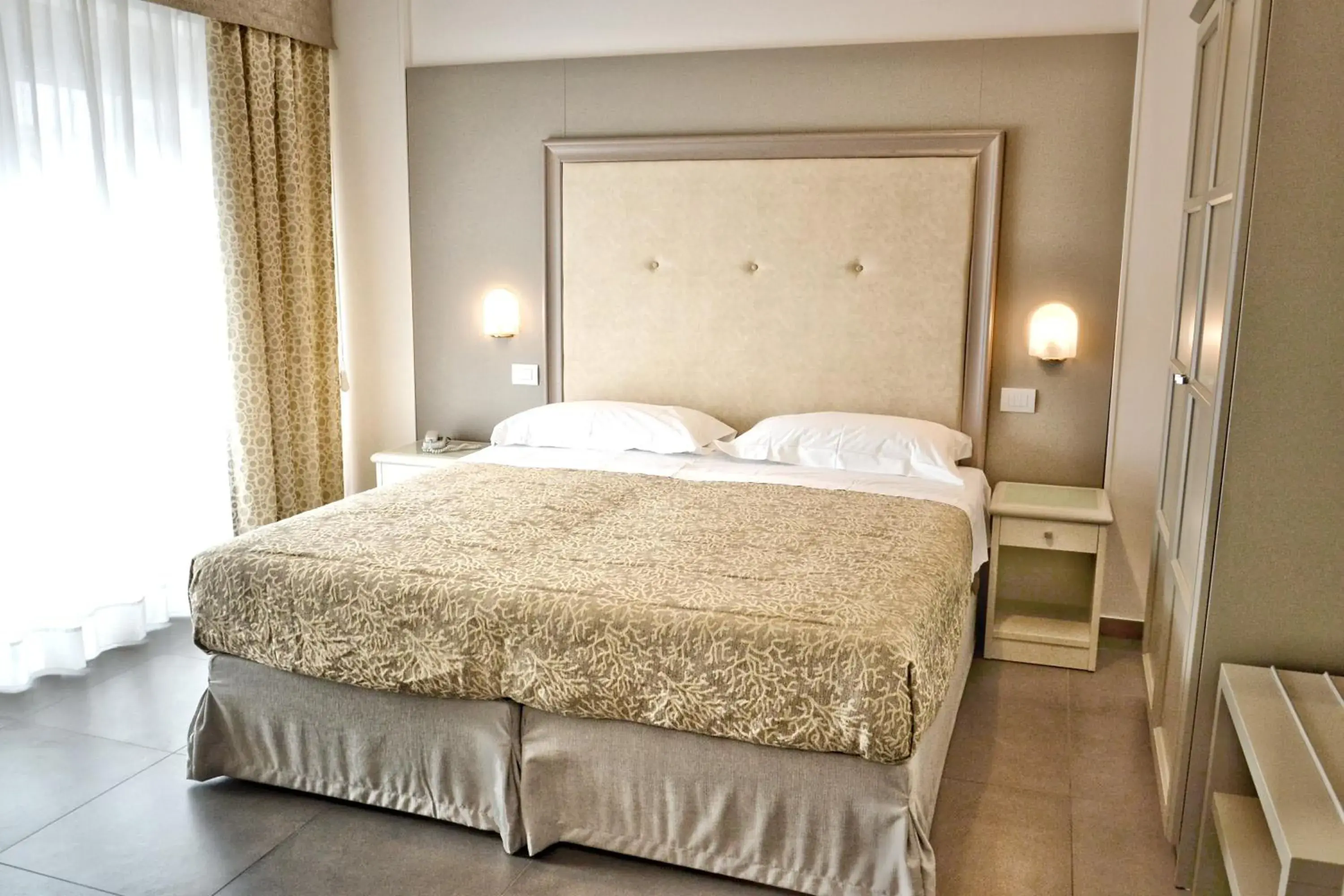 Double or Twin Room with Balcony in Hotel Tiffany Double or Twin Room with Balcony in Hotel Tiffany