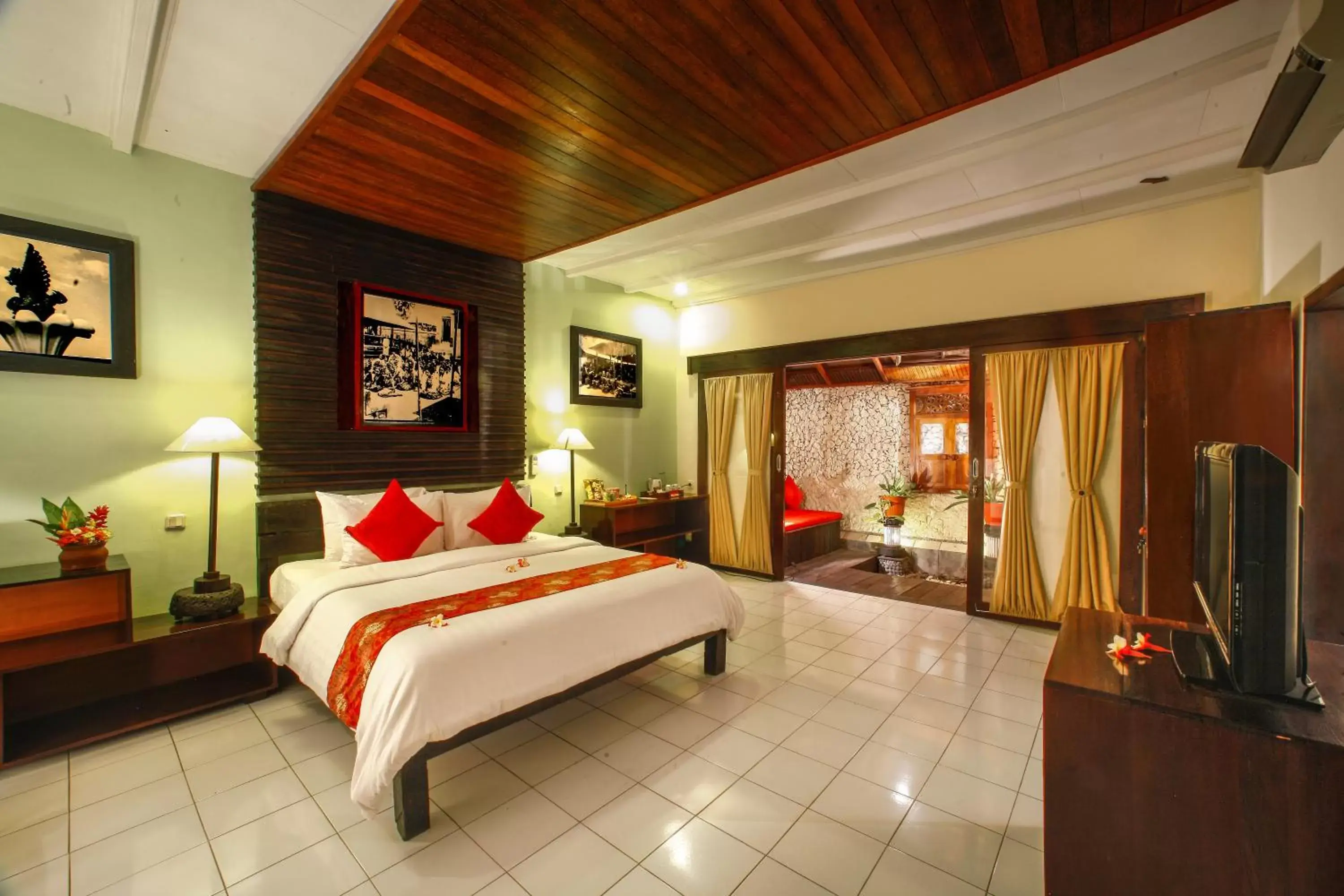 Suite in Bali Taman Beach Resort & Spa Lovina Suite in Bali Taman Beach Resort & Spa Lovina