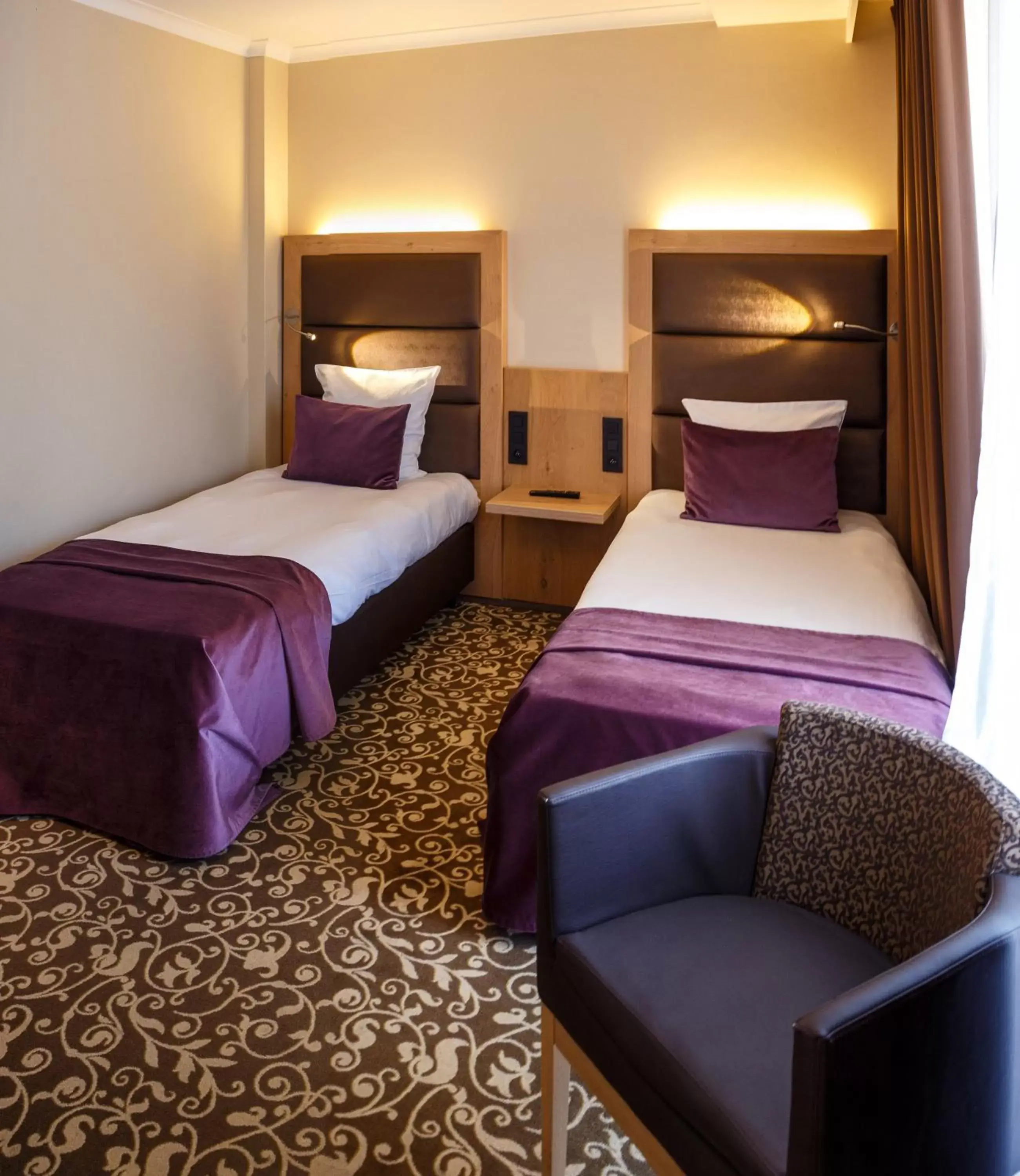 Family Room (2 Adults + 2 Children) in Hotel Restaurant Van Der Valk Nivelles-Sud Family Room (2 Adults + 2 Children) in Hotel Restaurant Van Der Valk Nivelles-Sud