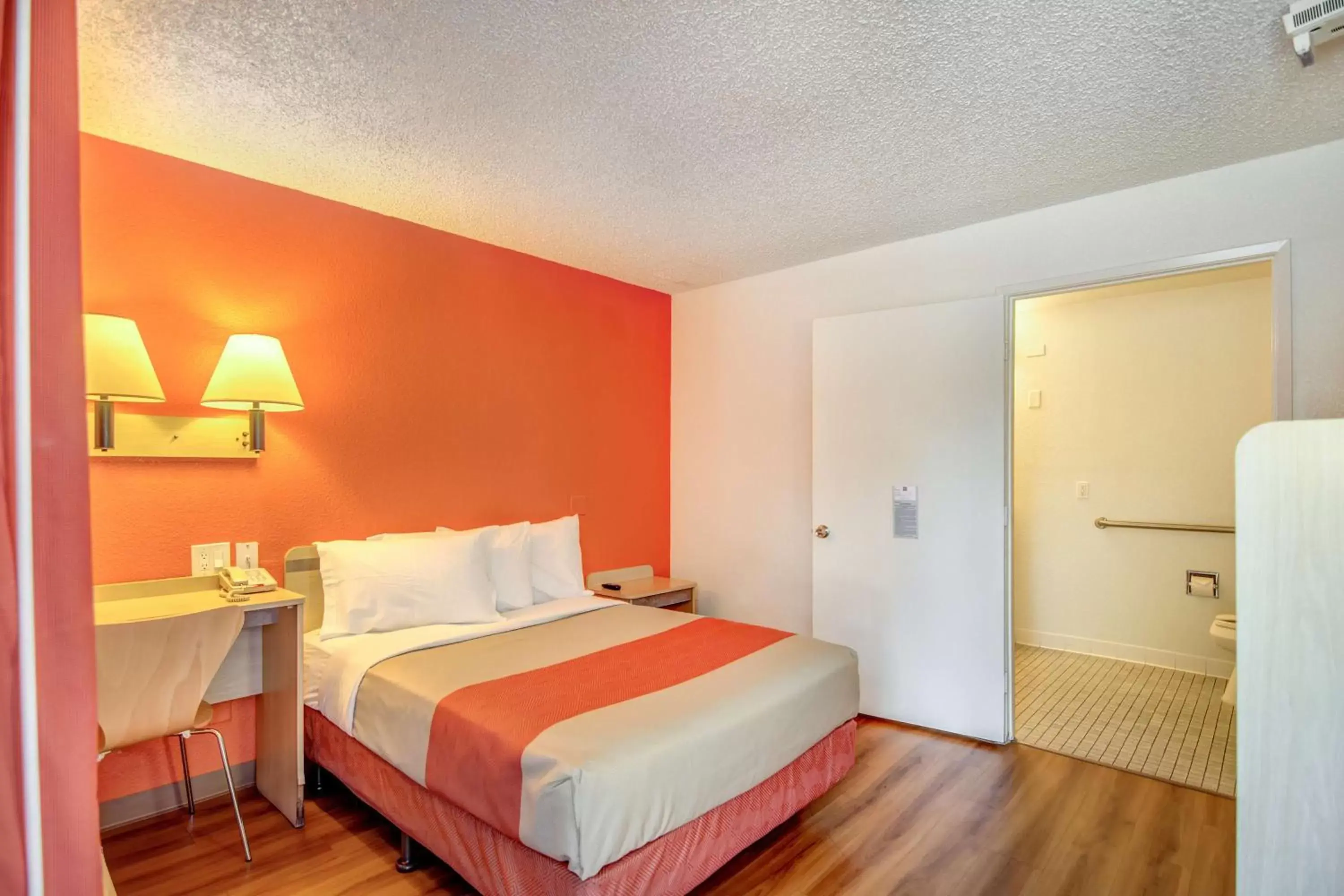 Queen Suite in Motel 6-Stockton, CA - North Queen Suite in Motel 6-Stockton, CA - North