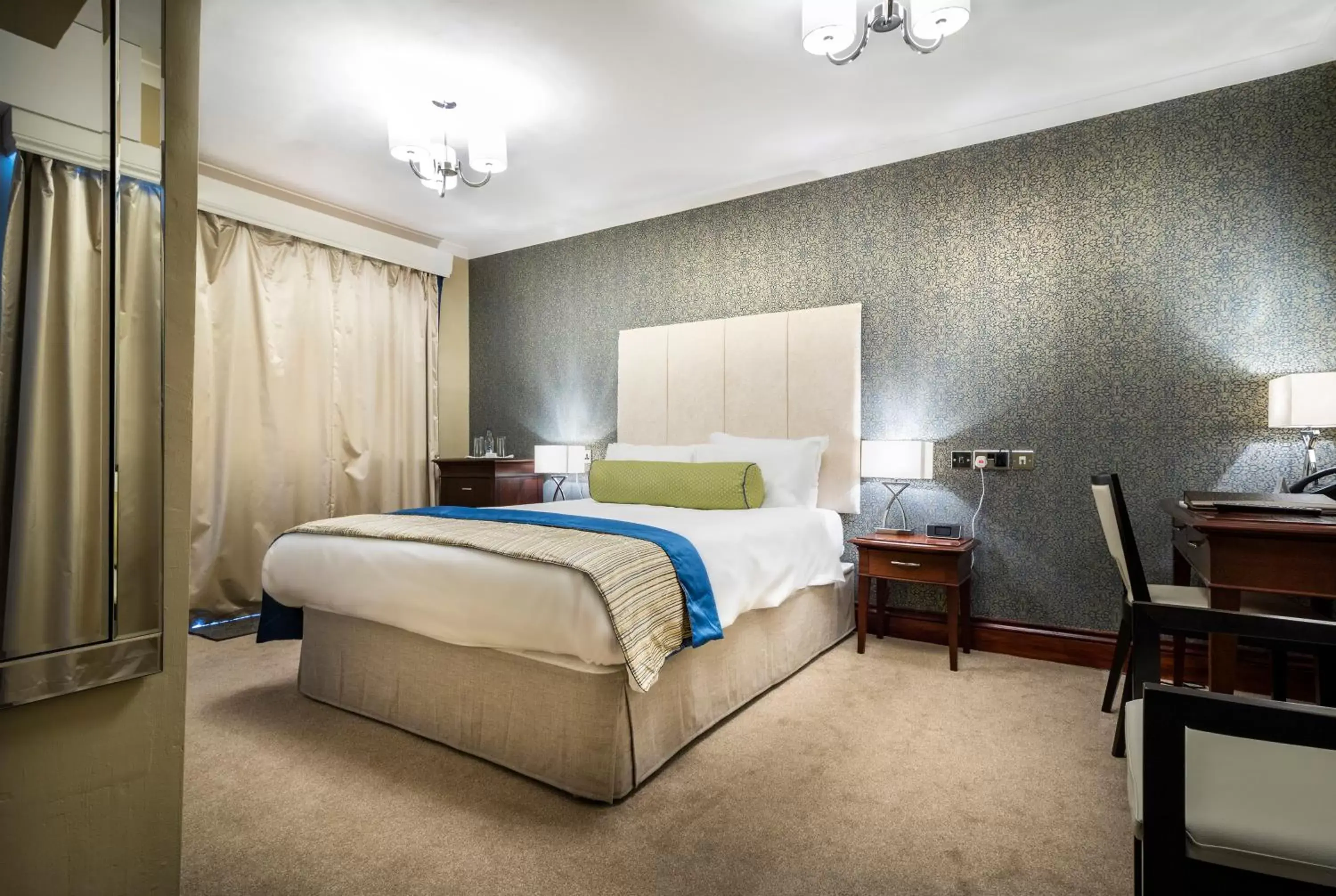 Standard Double Room with Double Bed - single occupancy - Non-Smoking in The Shrubbery Hotel, Ilminster Standard Double Room with Double Bed - single occupancy - Non-Smoking in The Shrubbery Hotel, Ilminster