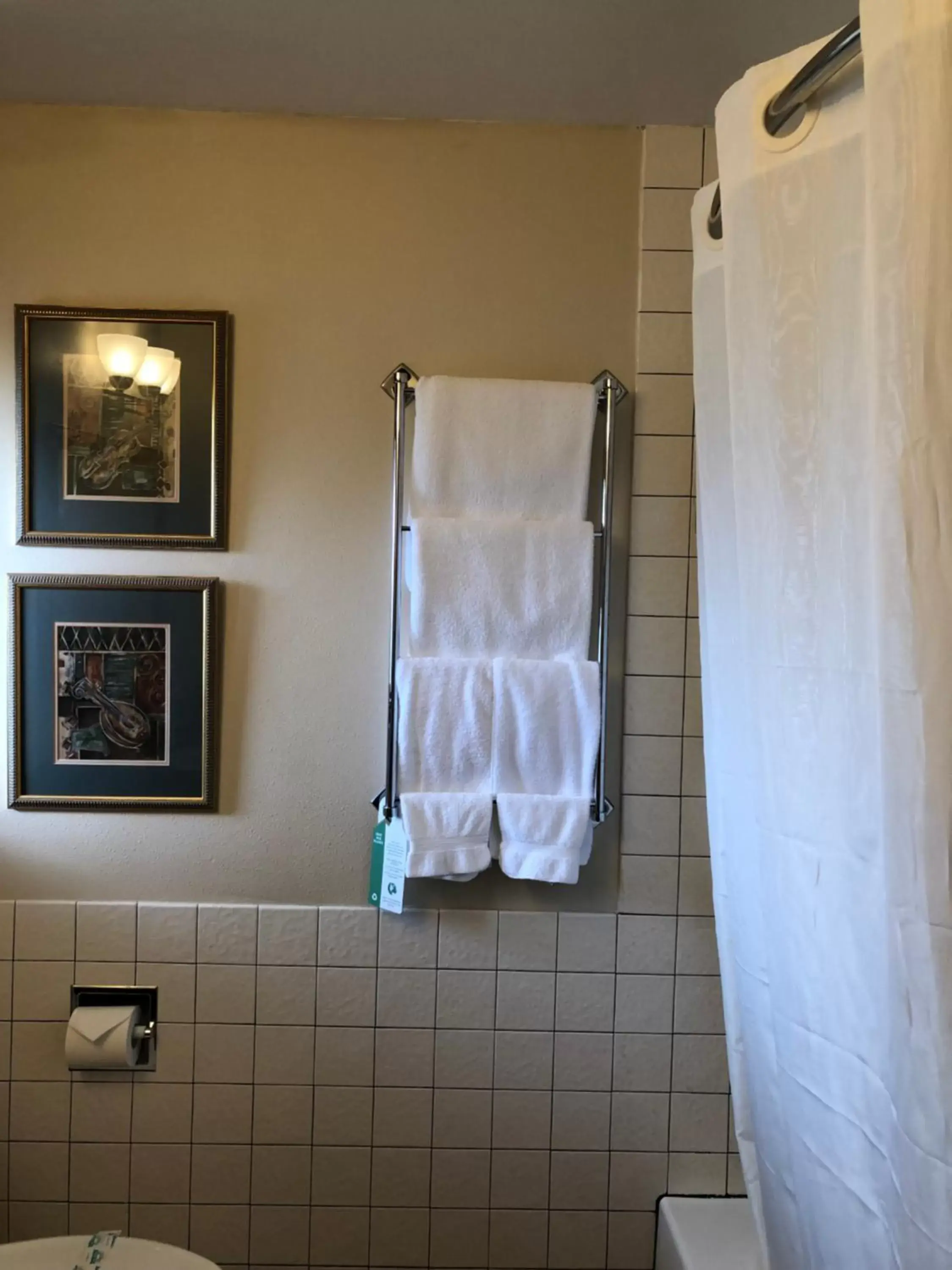 Standard Queen Room in Port Angeles Inn Standard Queen Room in Port Angeles Inn