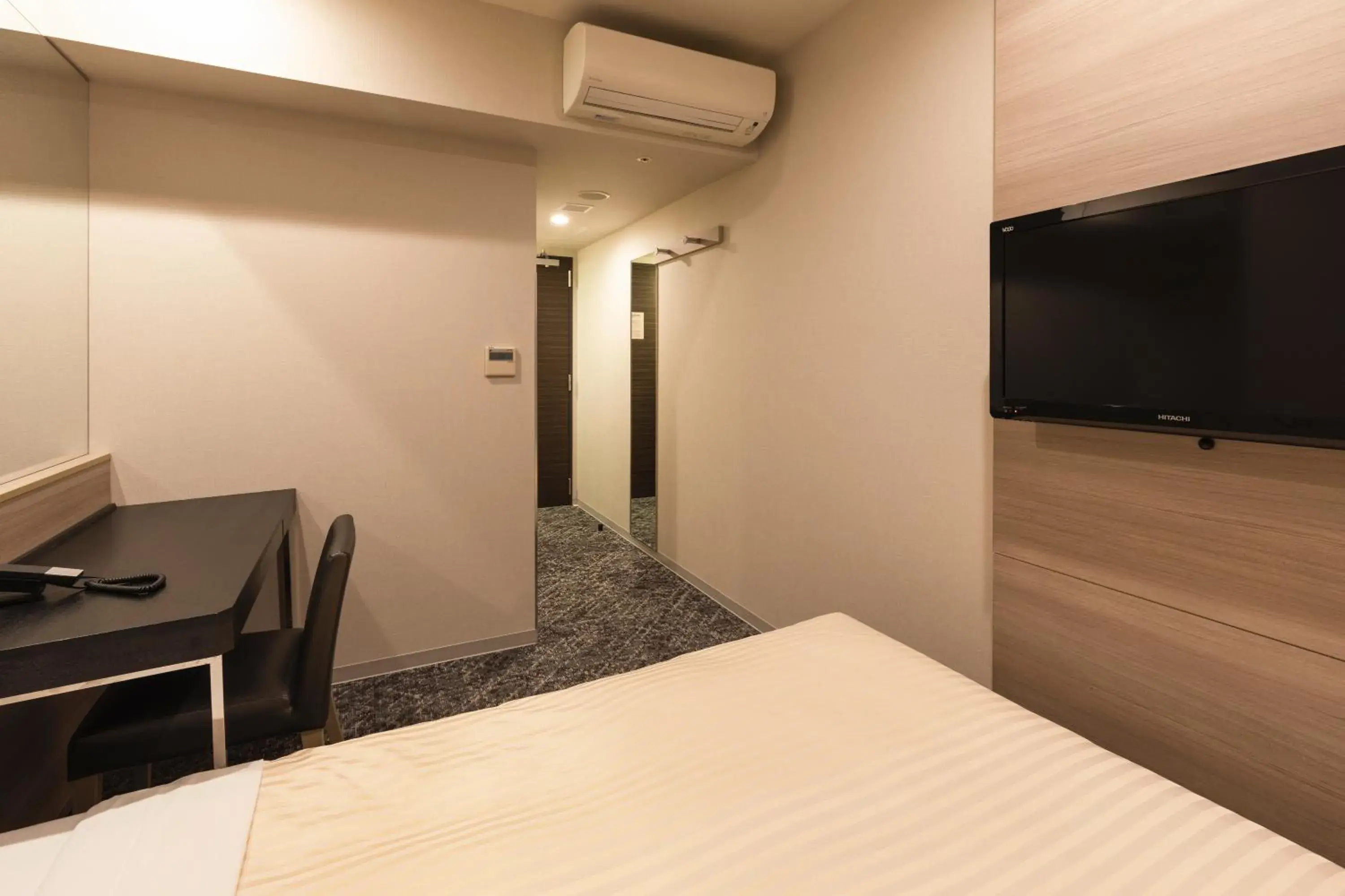 Double Room - single occupancy - Smoking in Sotetsu Fresa Inn Shimbashi Hibiyaguchi Double Room - single occupancy - Smoking in Sotetsu Fresa Inn Shimbashi Hibiyaguchi