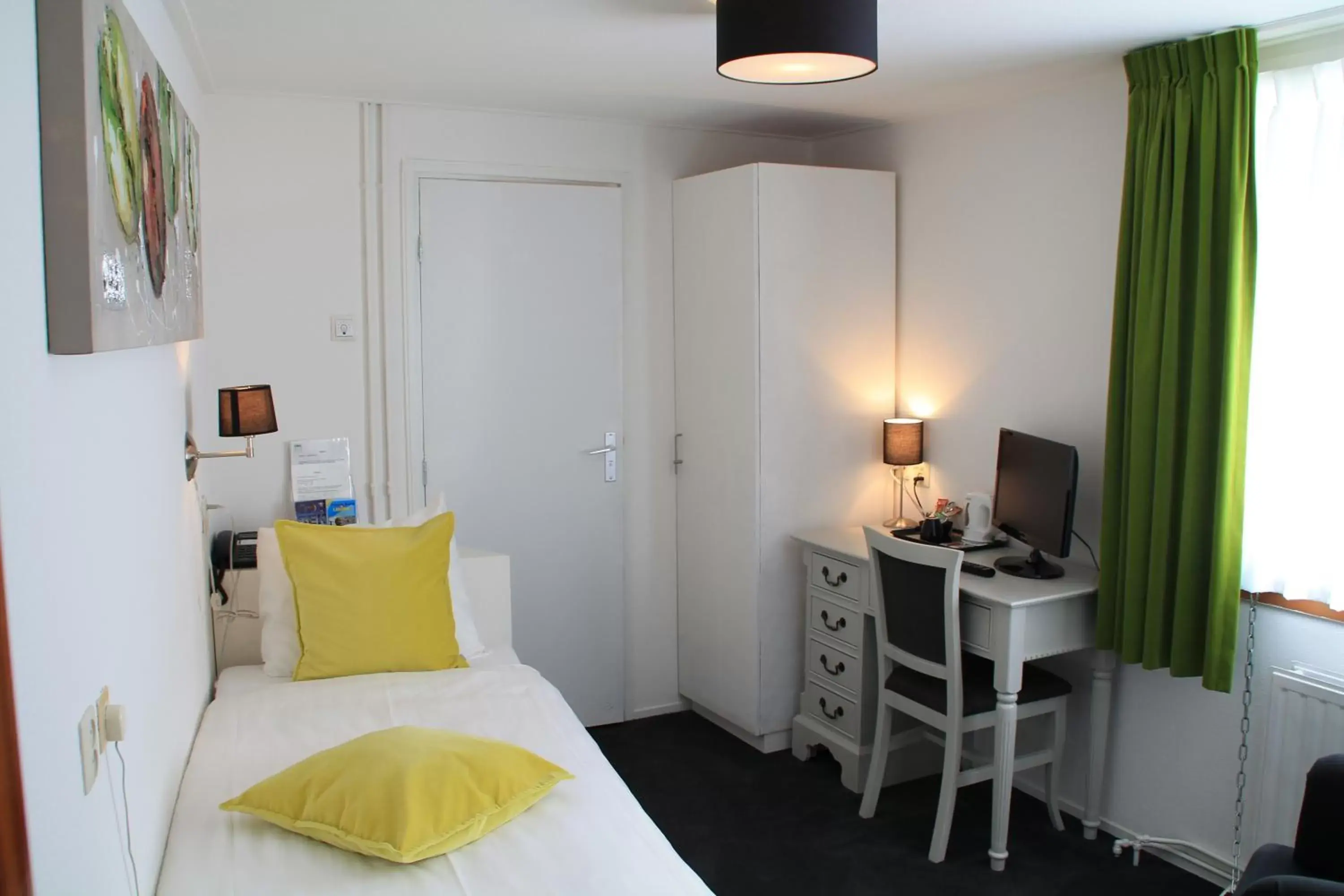 Standard Single Room in De Doelen Standard Single Room in De Doelen