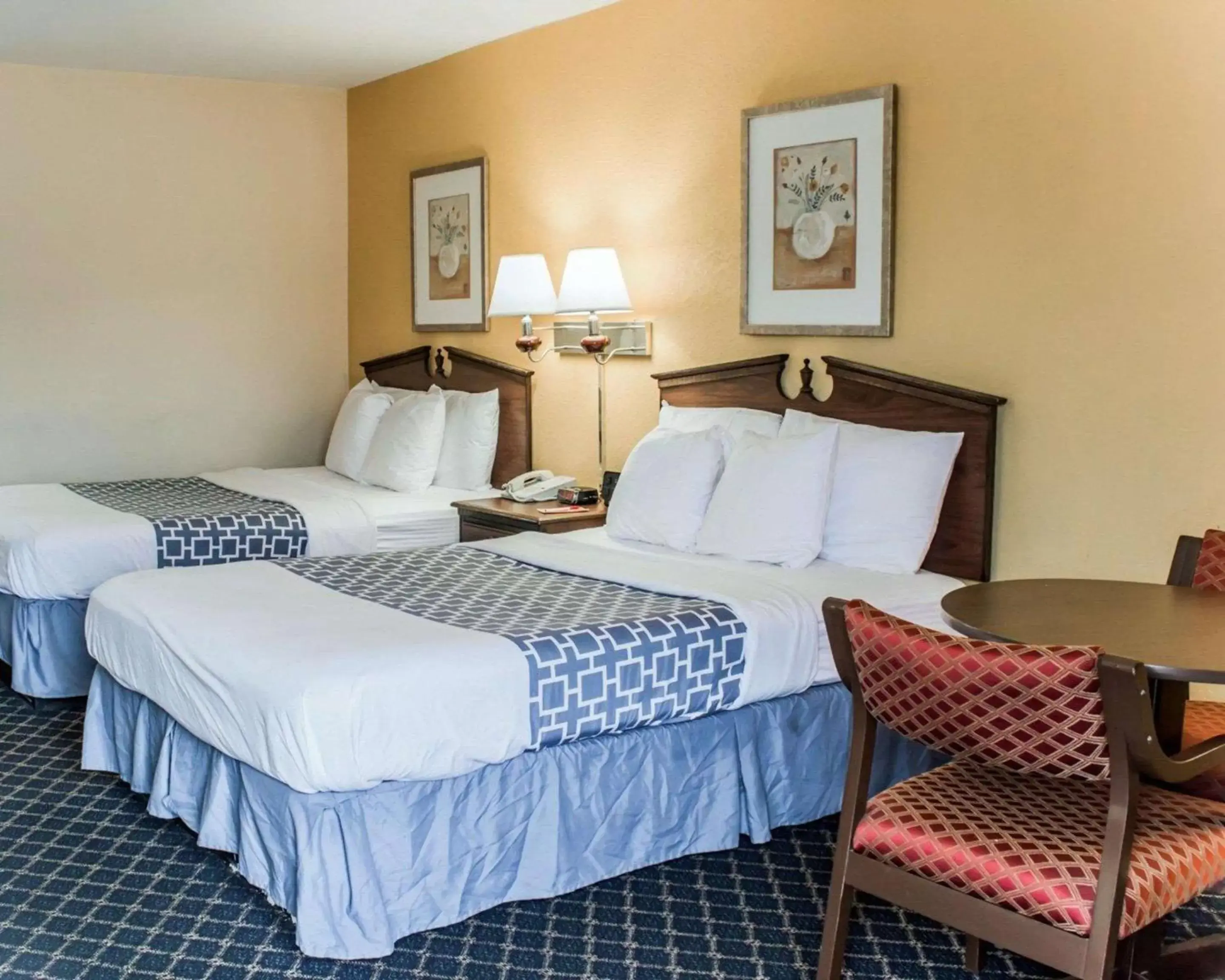 Standard Double Room with Two Double Beds - Non-Smoking in Econo Lodge Battleboro - Rocky Mount I-95 Standard Double Room with Two Double Beds - Non-Smoking in Econo Lodge Battleboro - Rocky Mount I-95