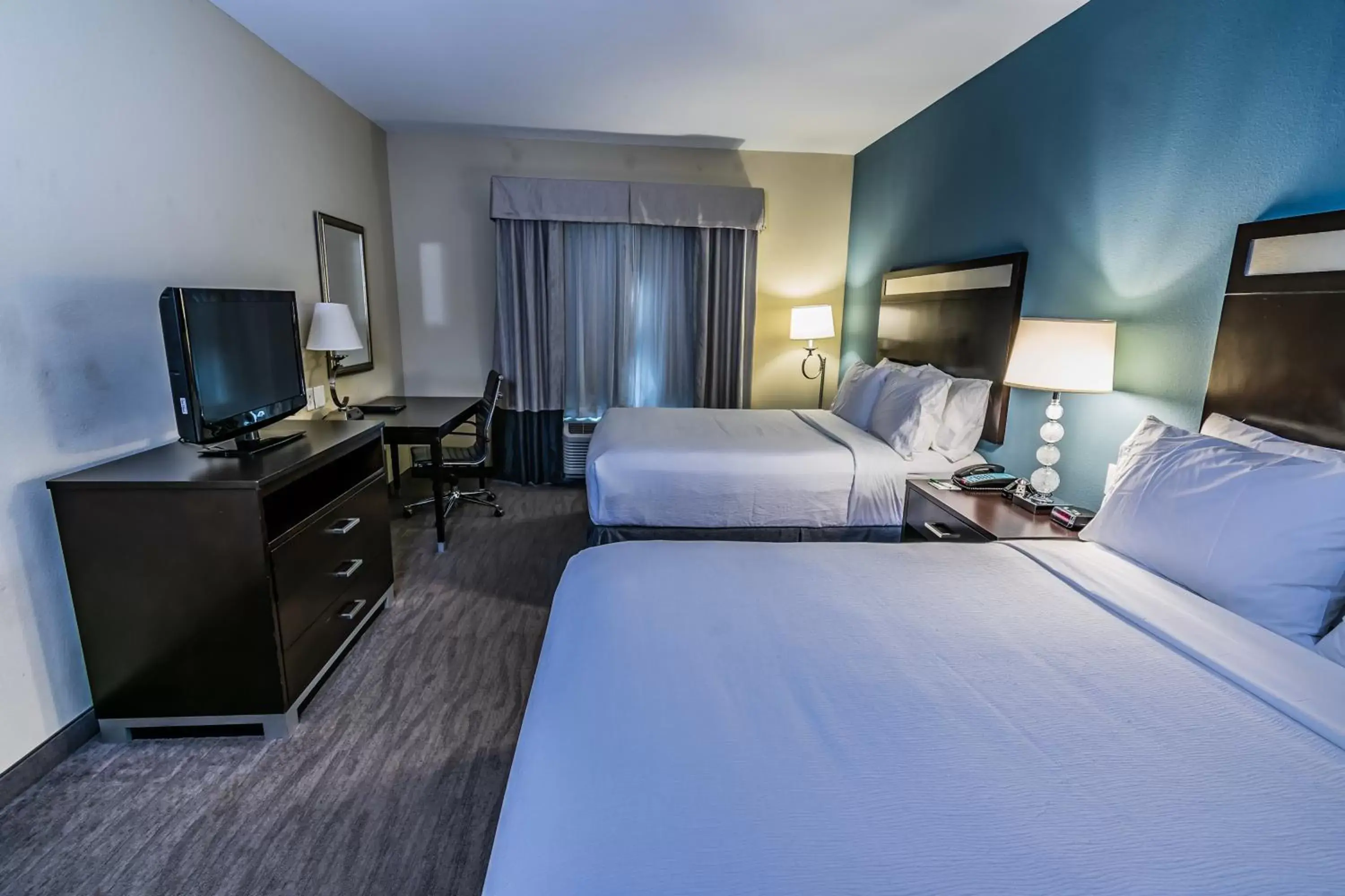 Twin Room - Mobility Access/Hearing Accessible in Holiday Inn Houston-Webster, an IHG Hotel Twin Room - Mobility Access/Hearing Accessible in Holiday Inn Houston-Webster, an IHG Hotel