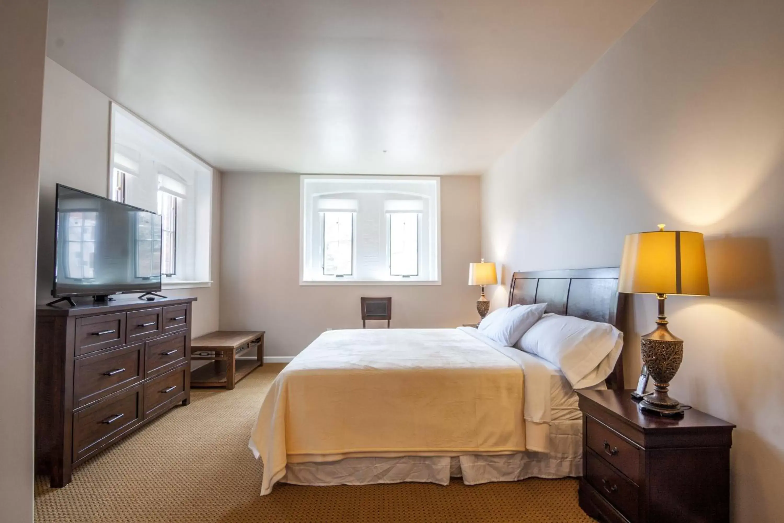 Deluxe Junior Suite in Amsterdam Castle NY Deluxe Junior Suite in Amsterdam Castle NY