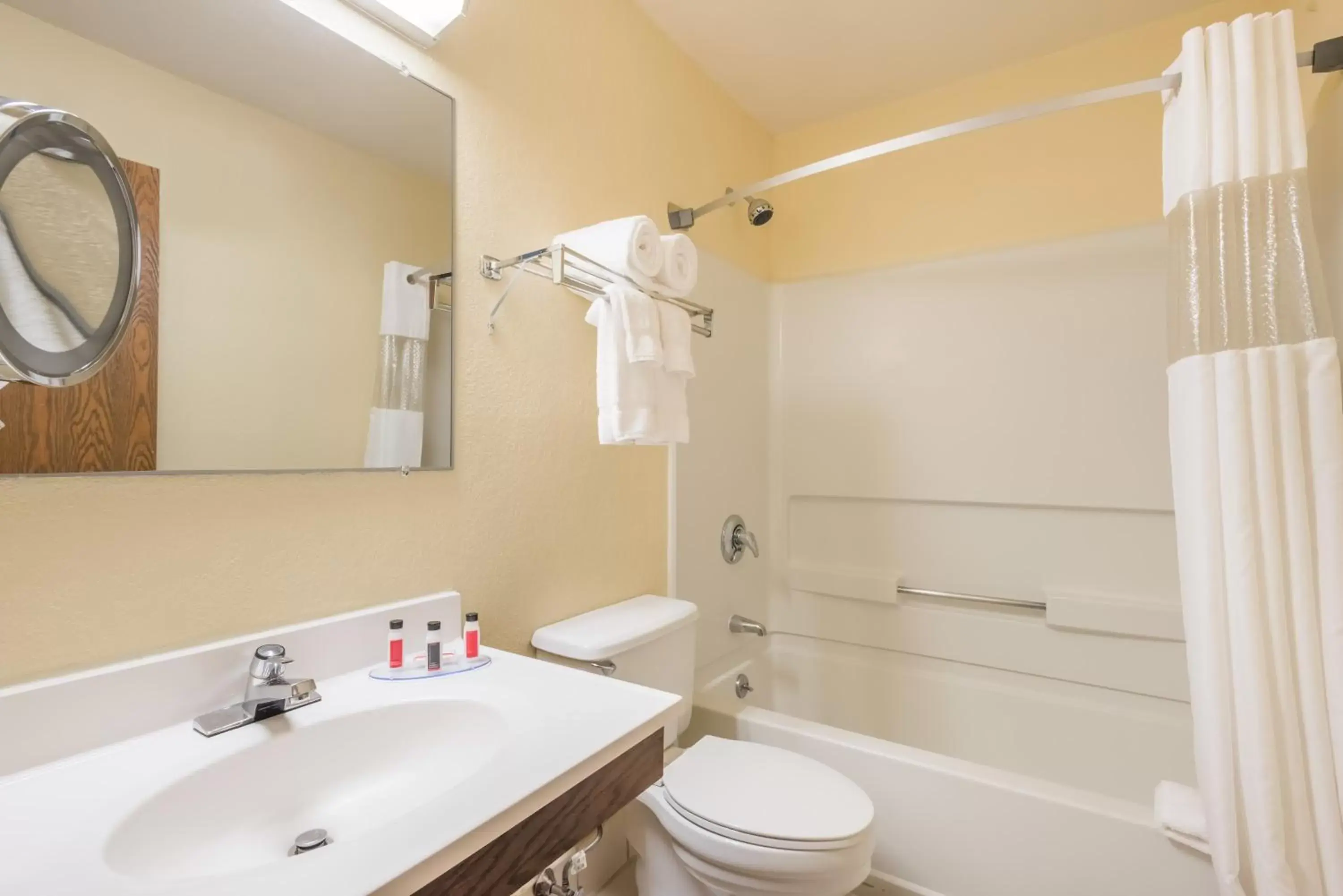 Queen Room with Two Queen Beds - Non-Smoking in Days Inn by Wyndham Greenfield Queen Room with Two Queen Beds - Non-Smoking in Days Inn by Wyndham Greenfield