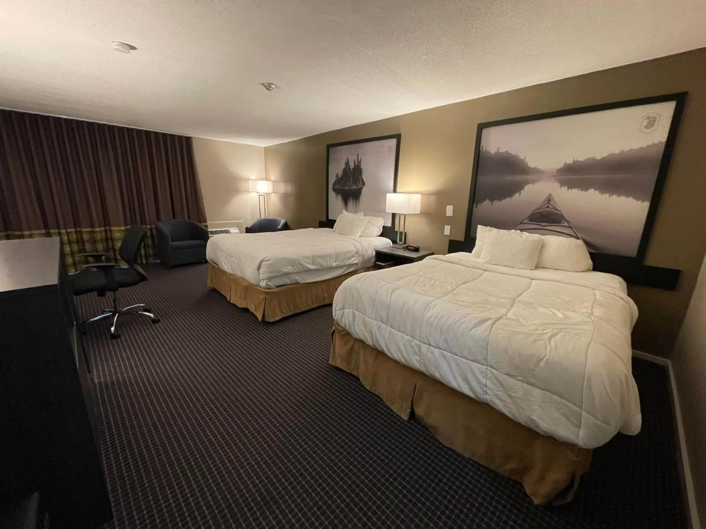 Deluxe Queen Room with Two Queen Beds and Pool View - Non-Smoking in Super 8 by Wyndham Gananoque - Country Squire Resort Deluxe Queen Room with Two Queen Beds and Pool View - Non-Smoking in Super 8 by Wyndham Gananoque - Country Squire Resort