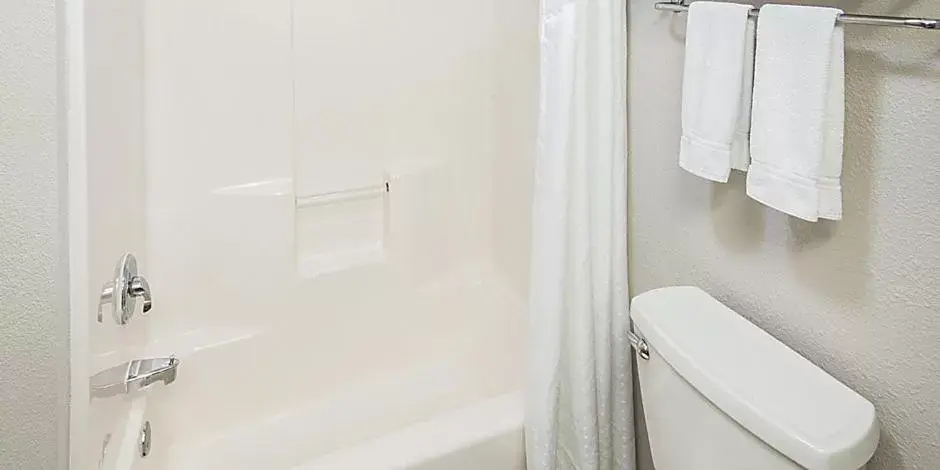 Queen Room with Two Queen Beds - Non-Smoking in Holiday Inn Express Cleveland Airport - Brook Park, an IHG Hotel Queen Room with Two Queen Beds - Non-Smoking in Holiday Inn Express Cleveland Airport - Brook Park, an IHG Hotel